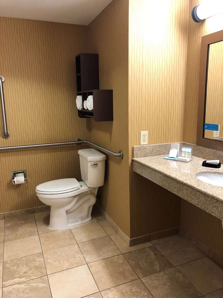 Hampton Inn & Suites Woodstock, VA Image