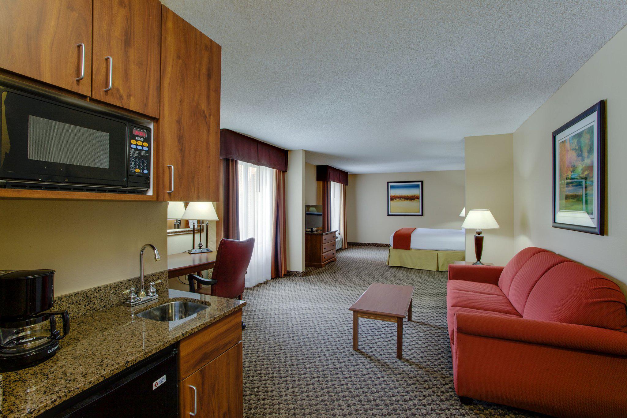Holiday Inn Express & Suites Columbia-I-20 @ Clemson Rd Photo