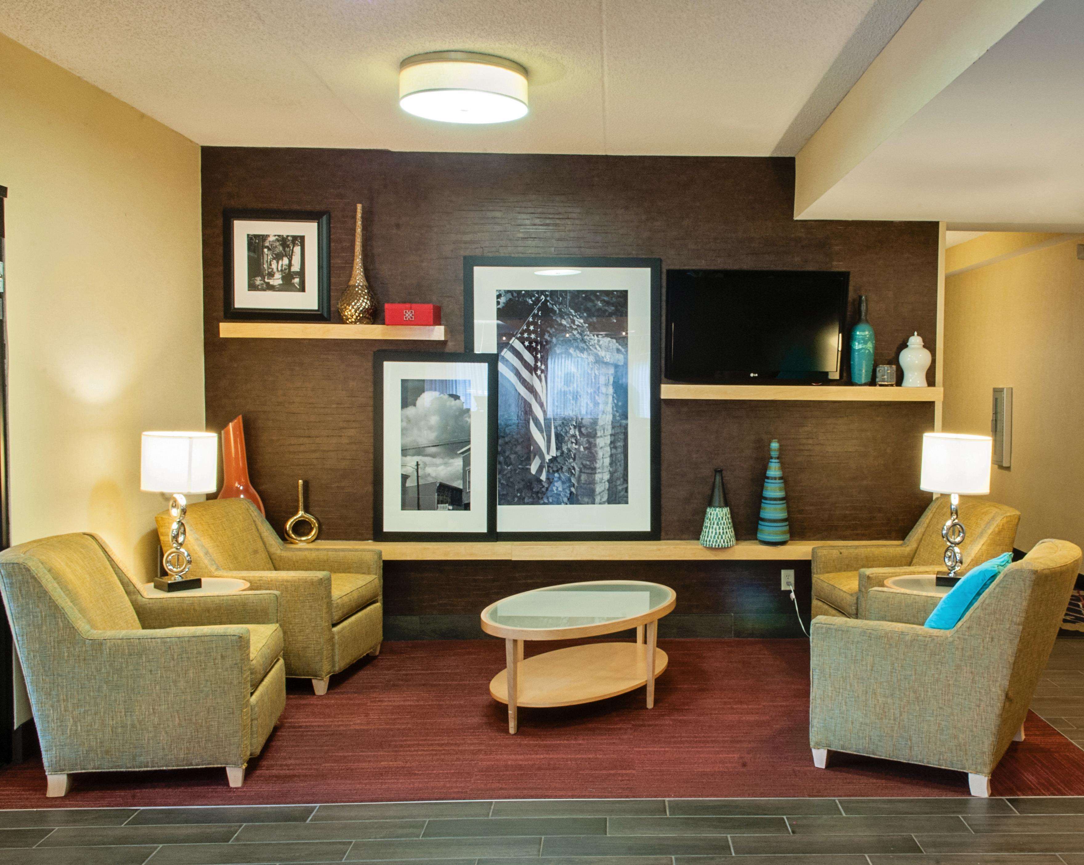 Hampton Inn Louisville-Airport Photo