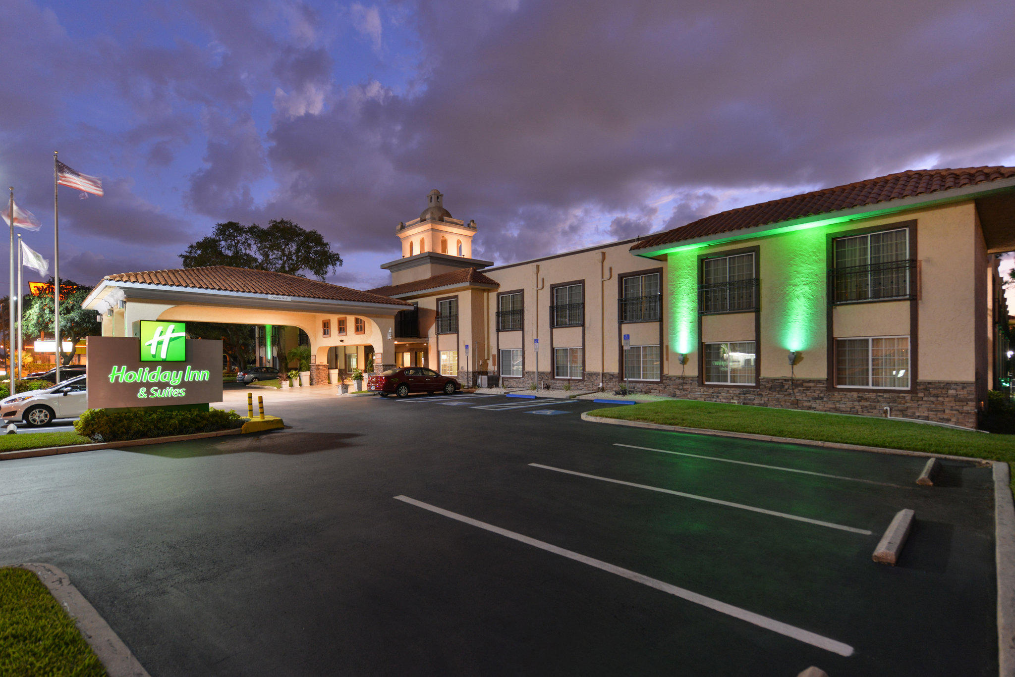 Holiday Inn & Suites Tampa N - Busch Gardens Area Photo