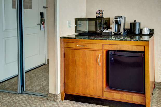 Images Hilton Garden Inn Lakewood