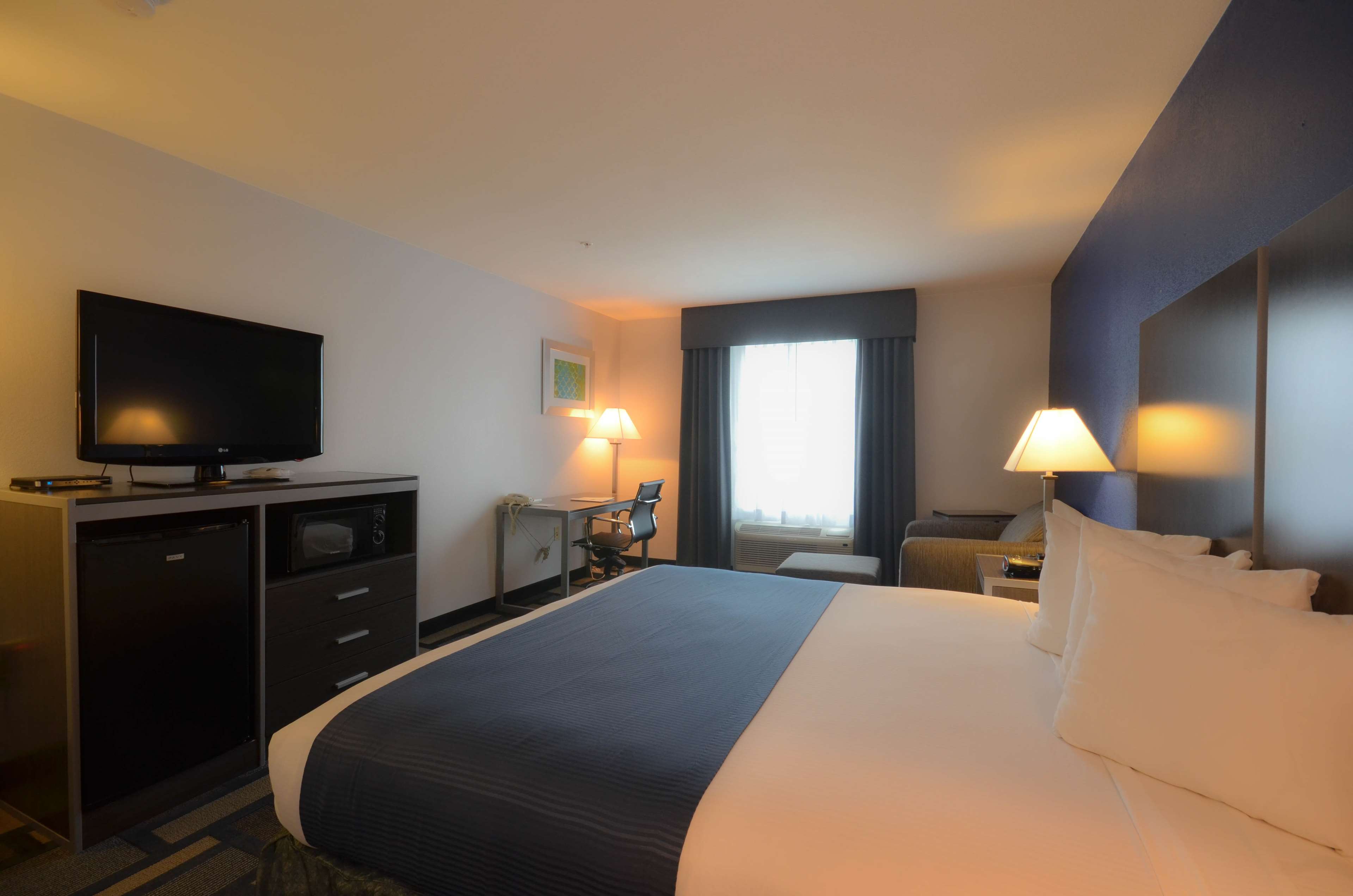 Best Western Galleria Inn & Suites Photo