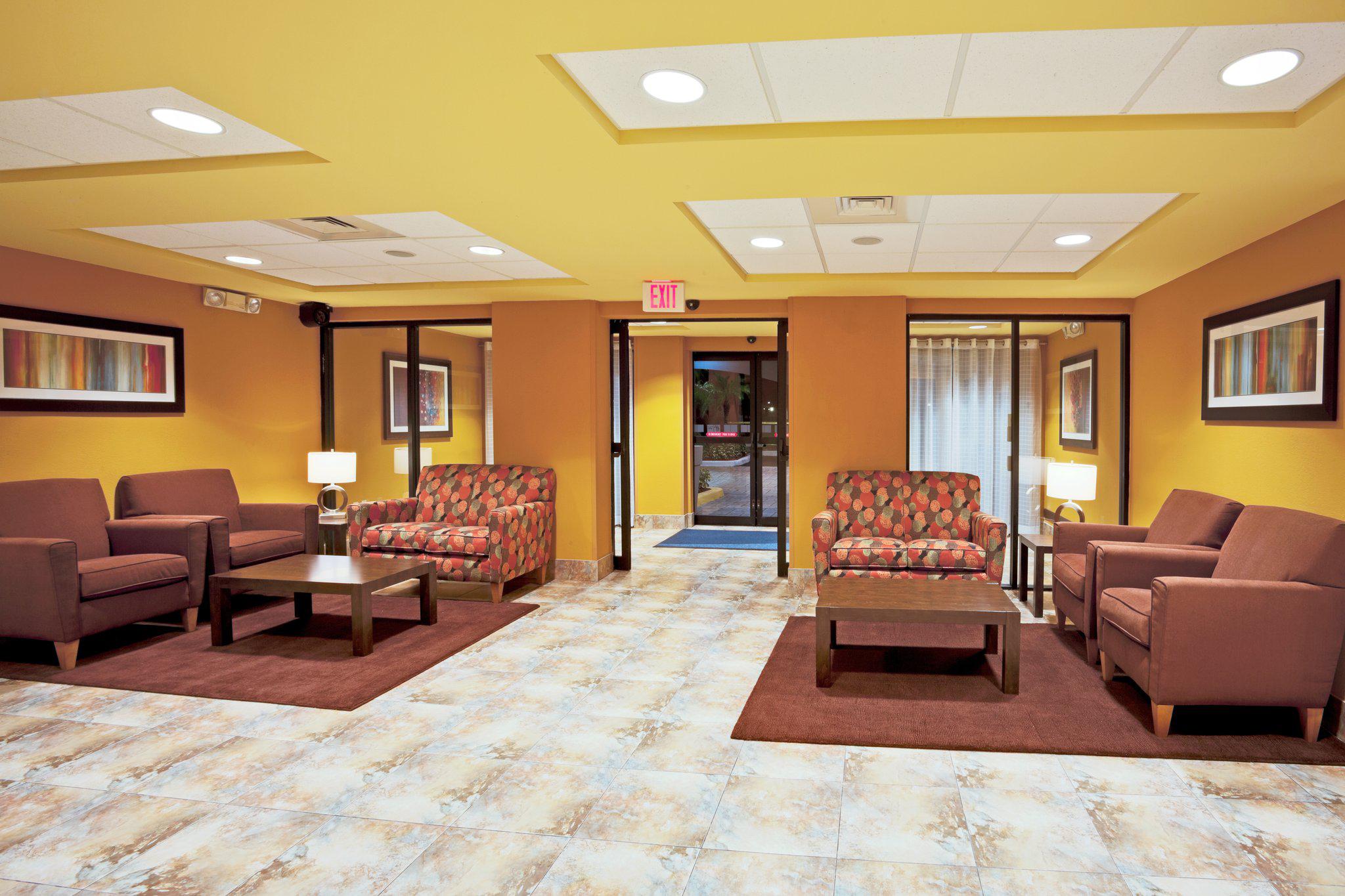 Holiday Inn Express & Suites Fort Lauderdale Airport West Photo