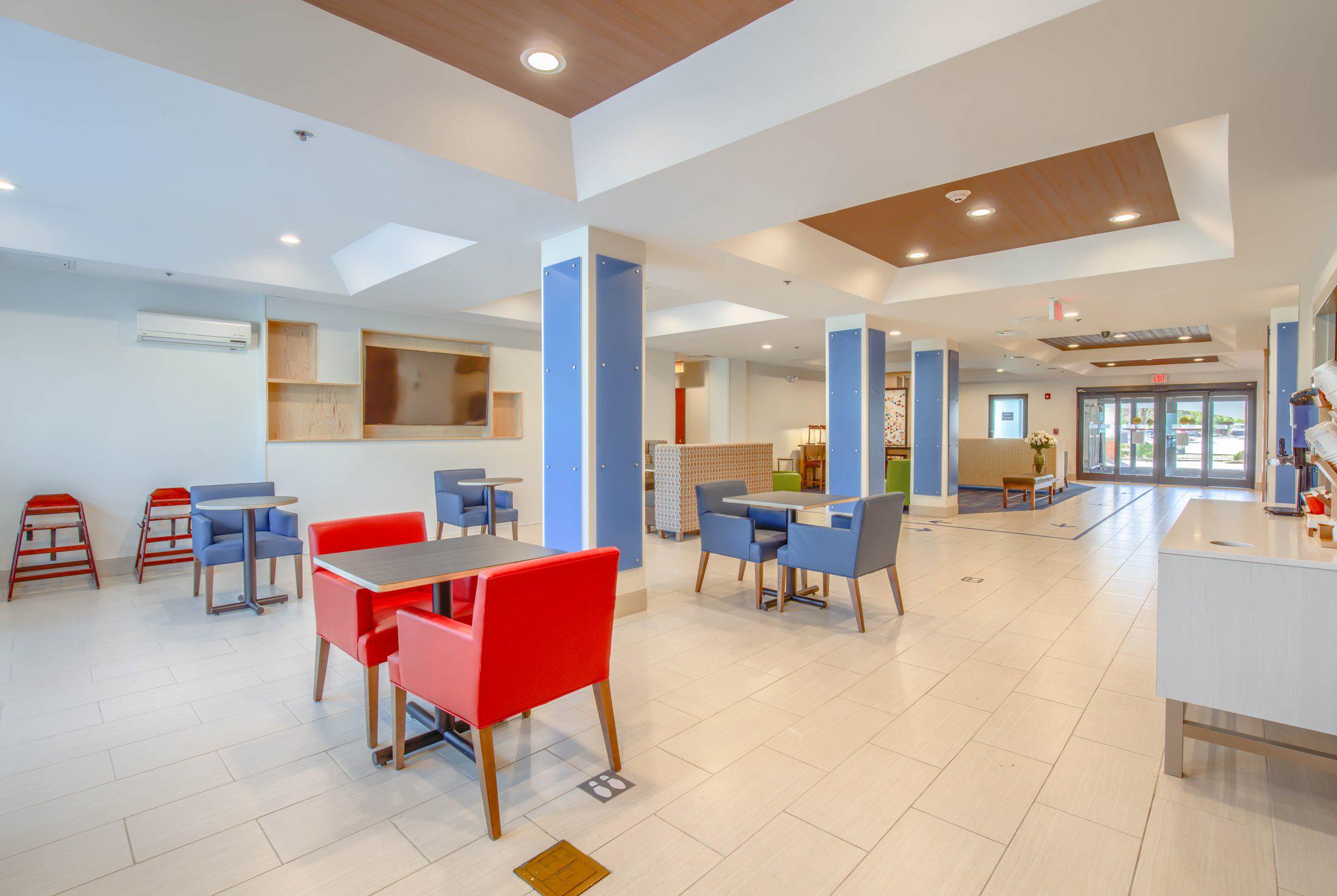 Holiday Inn Express & Suites Gulf Shores, an IHG Hotel