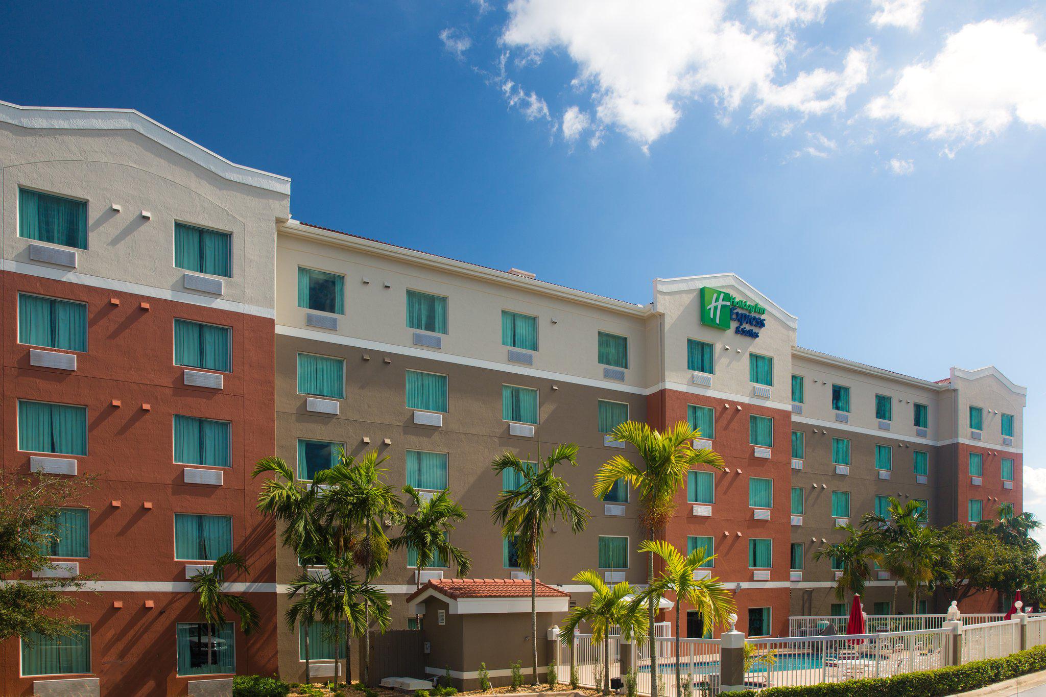 Holiday Inn Express & Suites Pembroke Pines-Sheridan St Photo