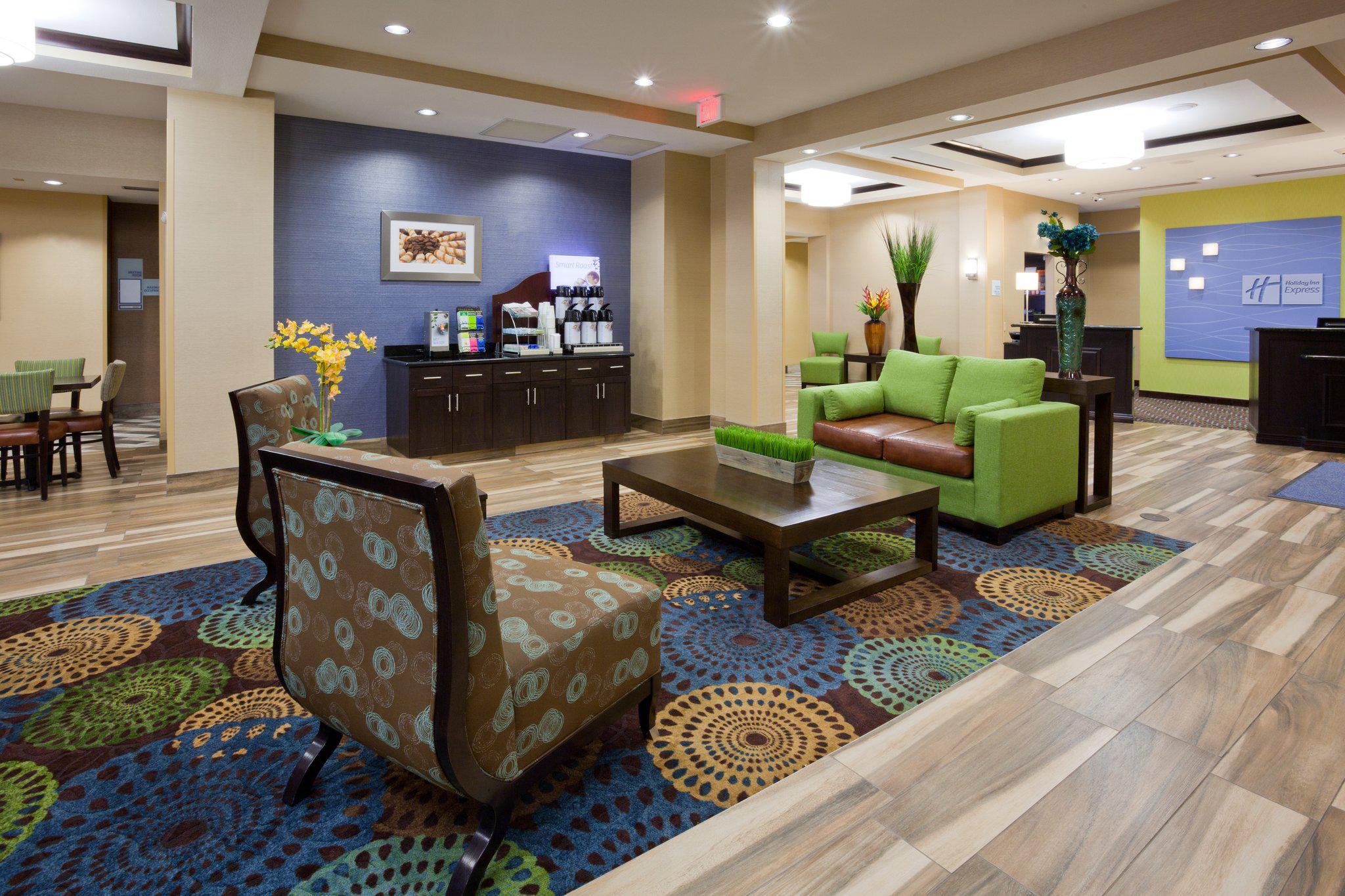 Holiday Inn Express & Suites Fort Dodge Photo