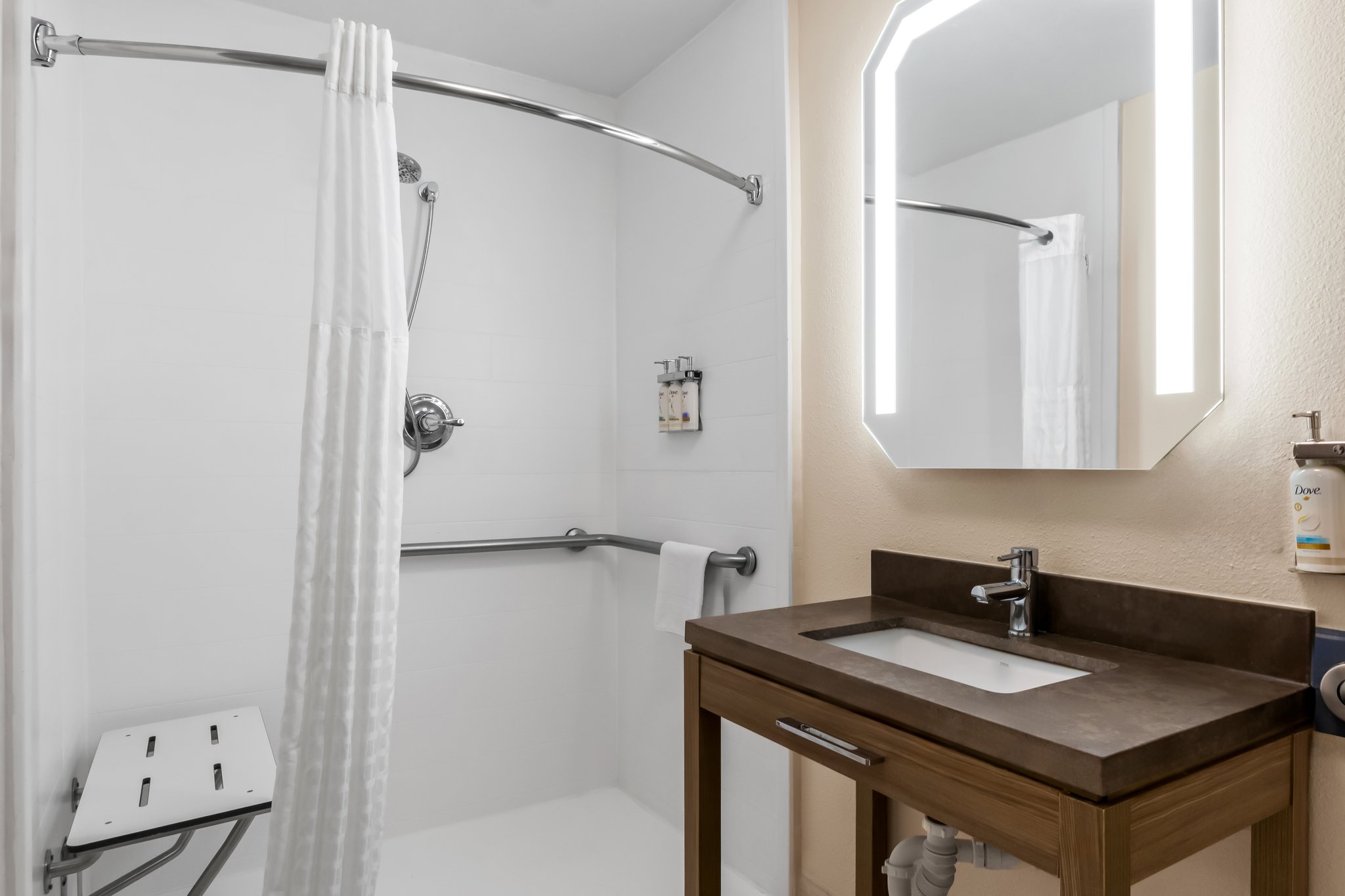 Candlewood Suites Victoria by IHG Image