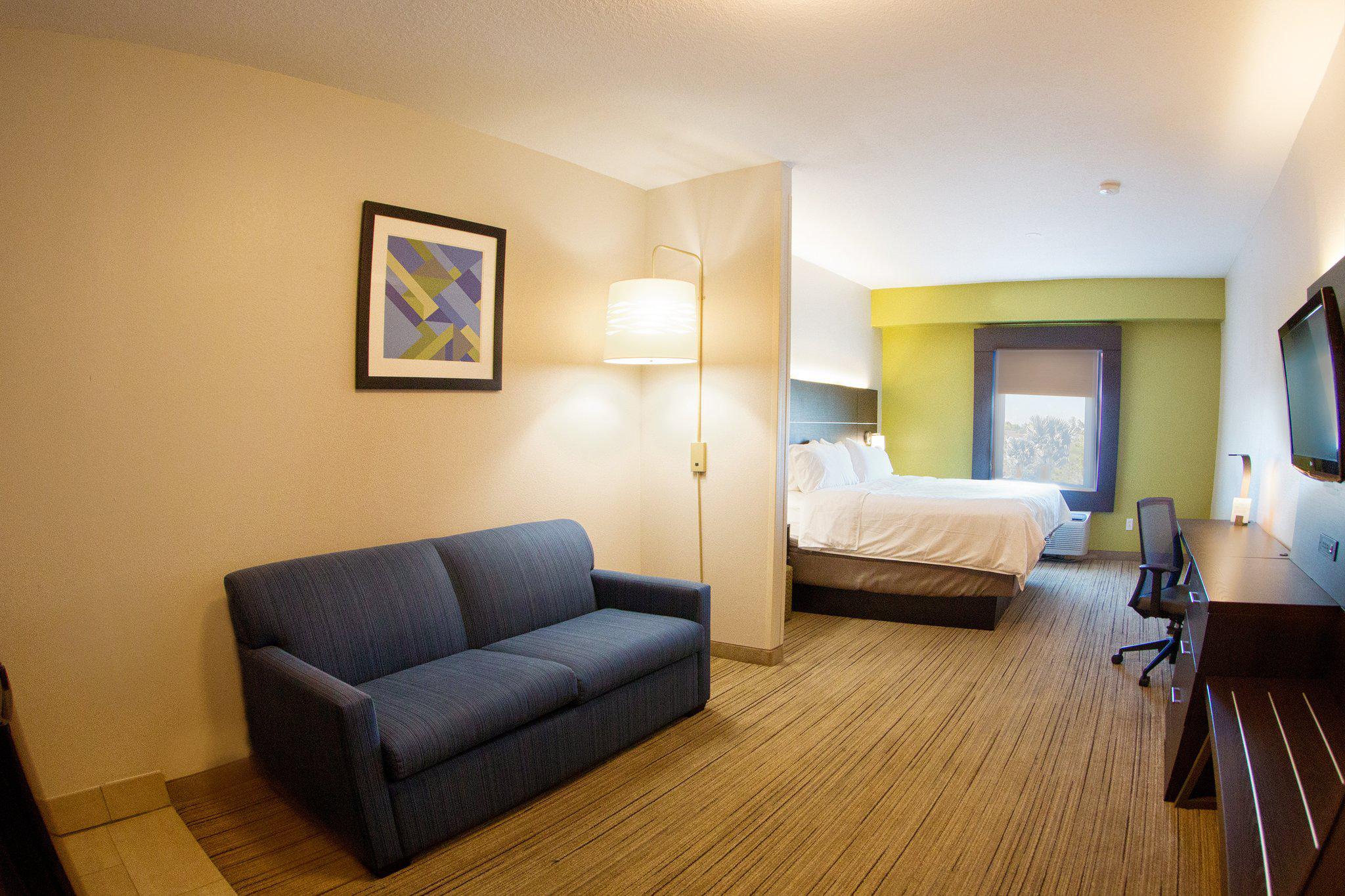 Holiday Inn Express & Suites Port Charlotte Photo