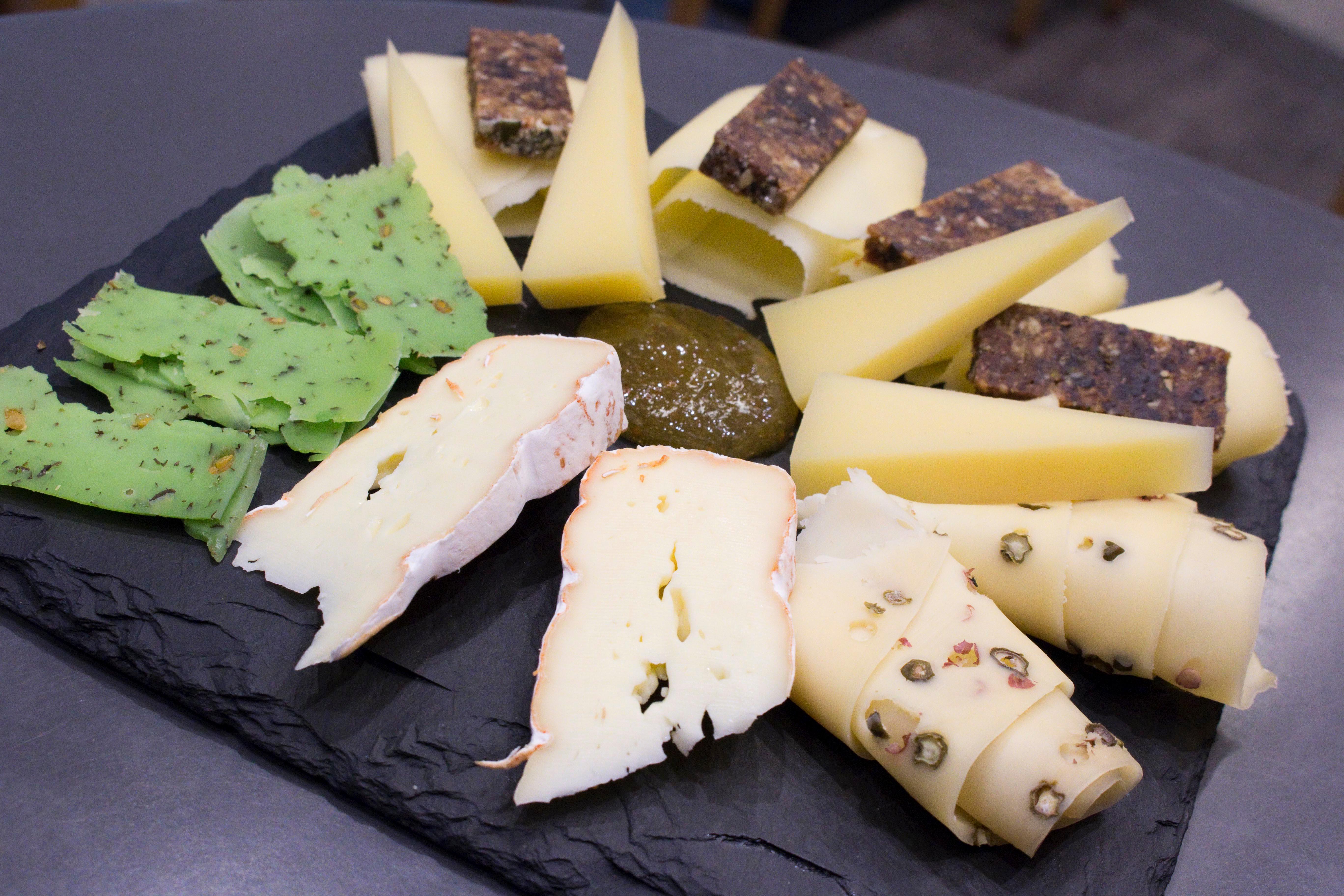 Bilder Ronis Wein-Käse-Delikatessen