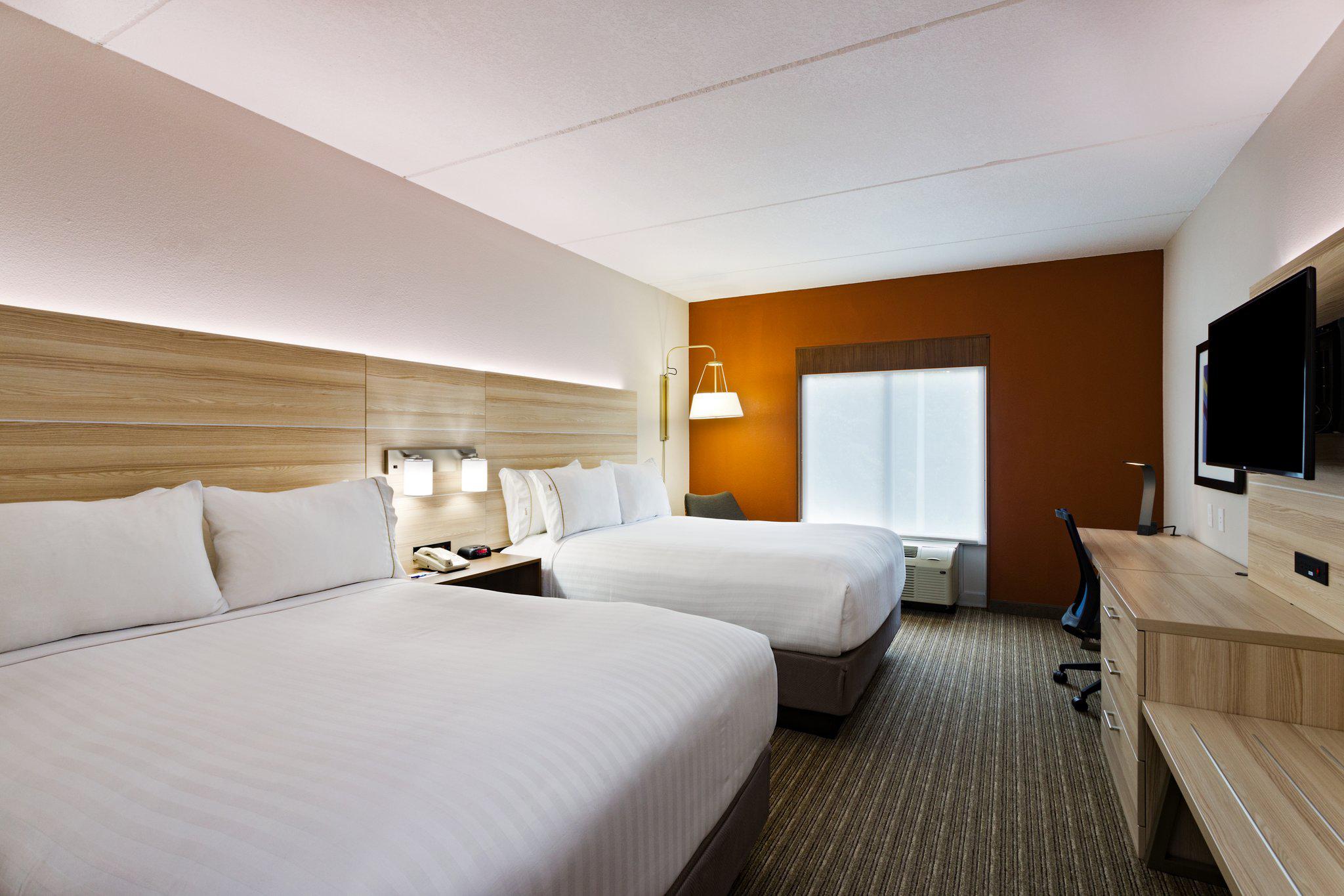 Holiday Inn Express & Suites Tavares - Leesburg Photo