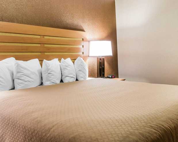Images Quality Inn & Suites Warren - Detroit