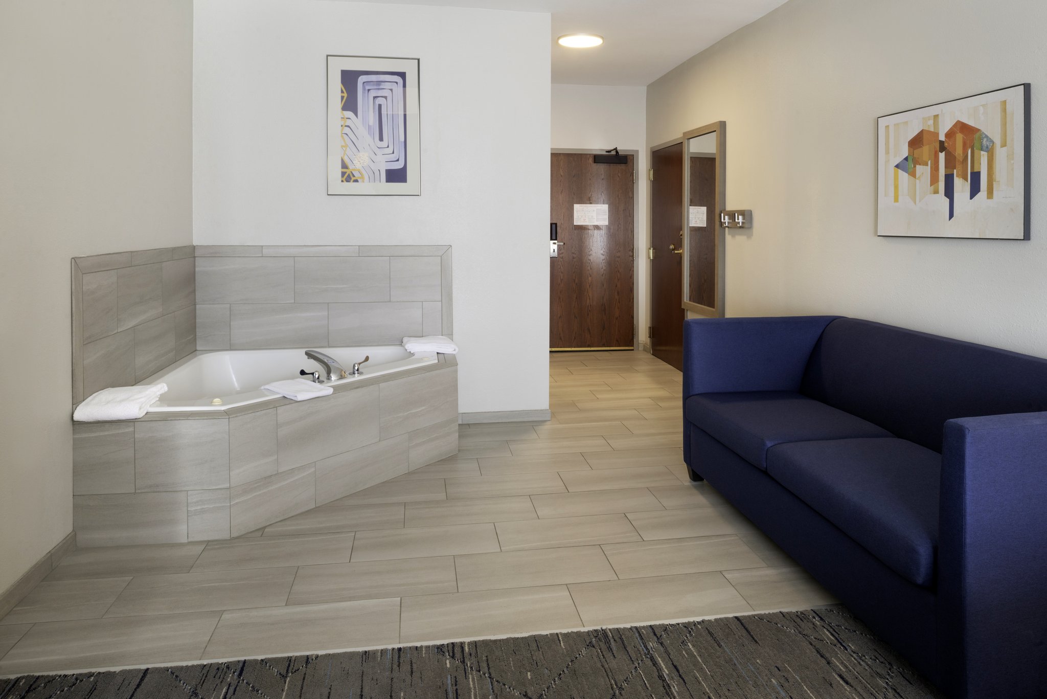 Holiday Inn Express & Suites Fort Atkinson by IHG Image