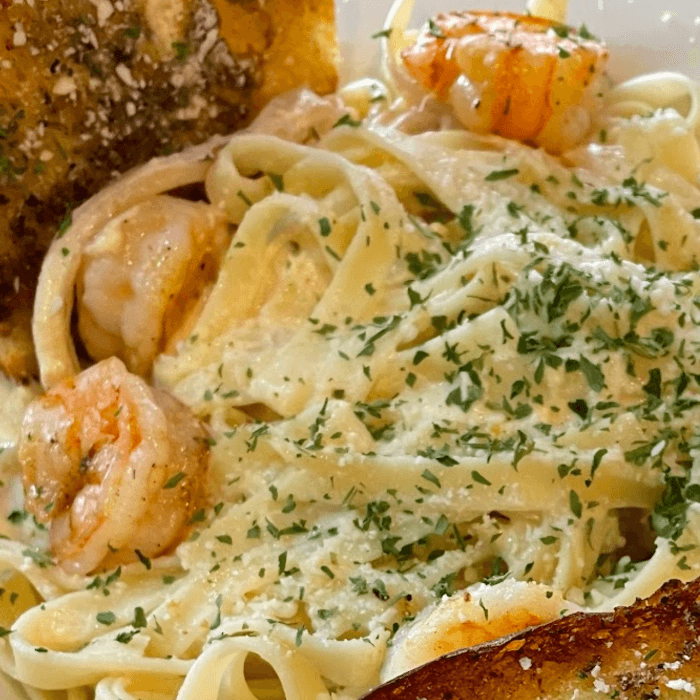 Chicken or Shrimp Alfredo Pasta
