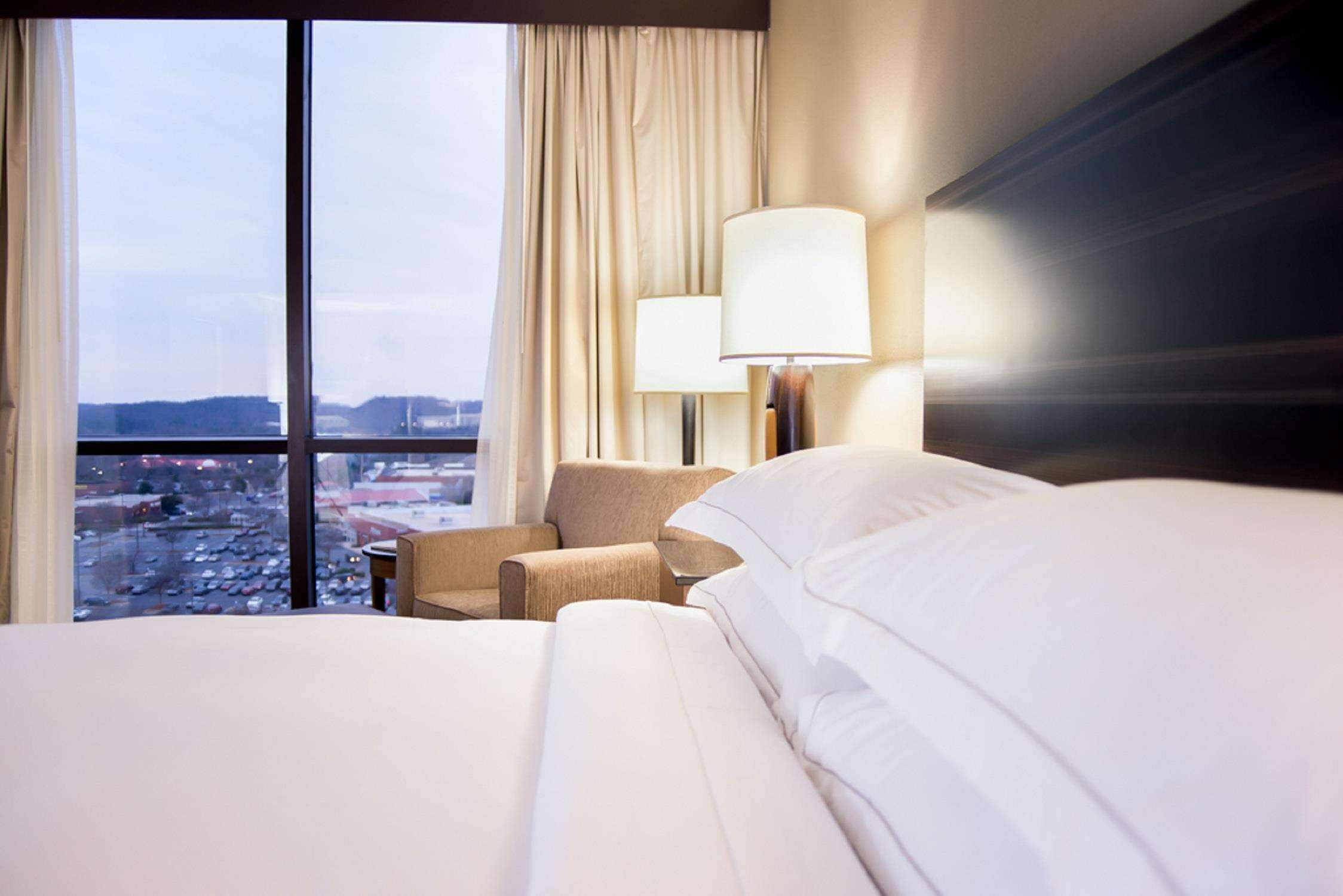 Hilton Charlotte University Place Photo