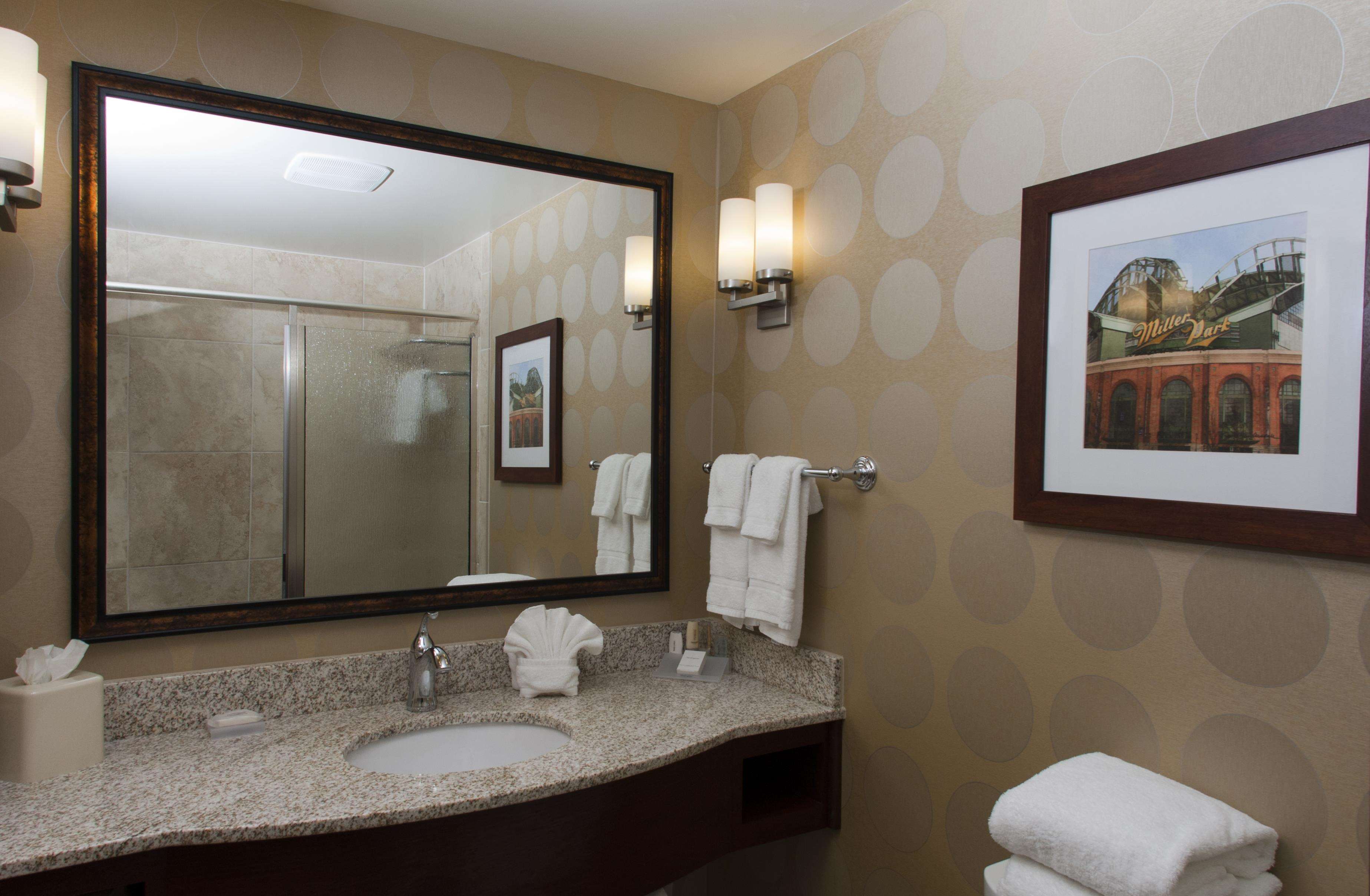 Hilton Garden Inn Milwaukee Airport Photo