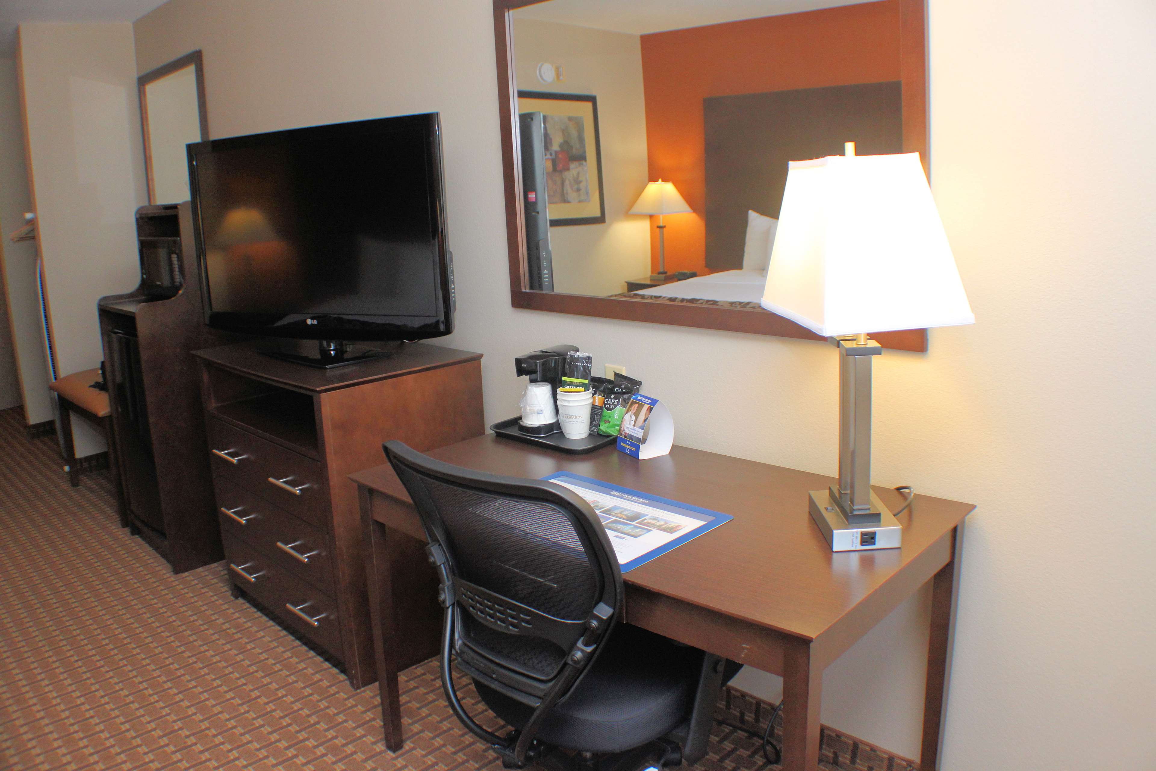 Best Western Inn & Suites Photo