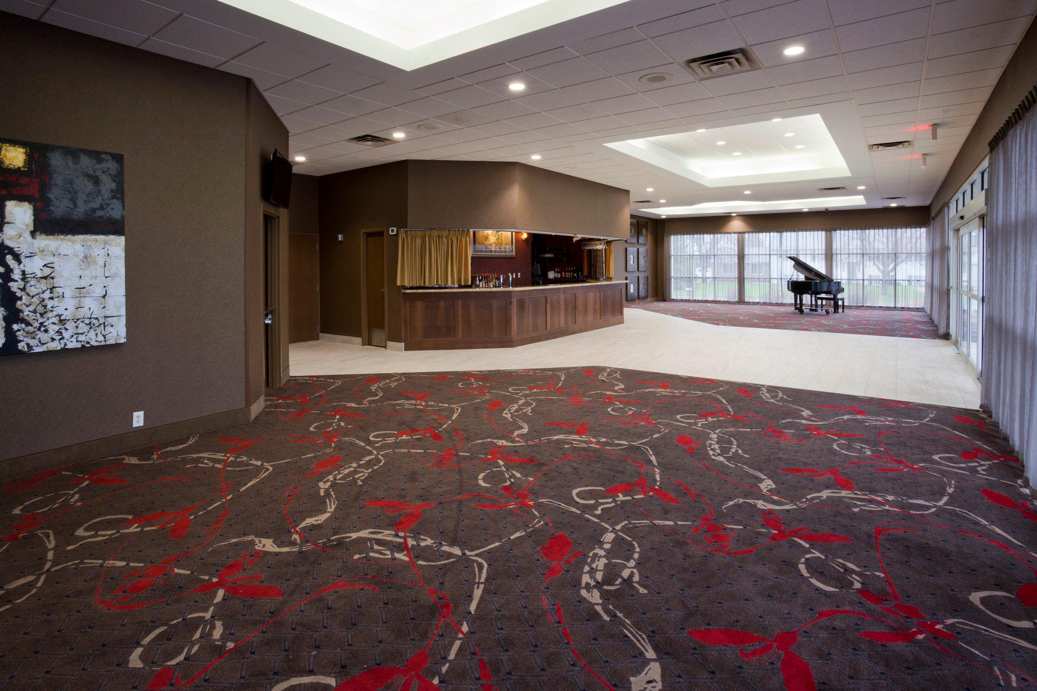 Holiday Inn Express & Suites Willmar Photo