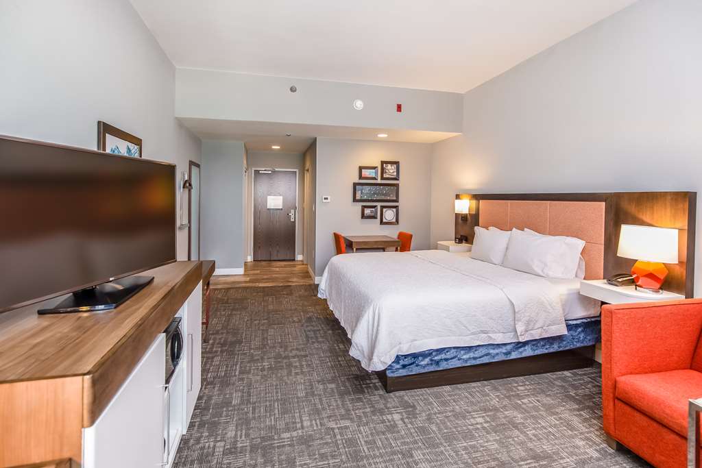 Hampton Inn Pensacola Beach Image