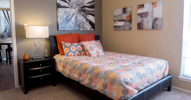 Images Oaks at Greenview Apartments