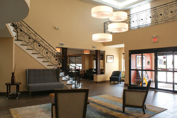 Images Comfort Suites