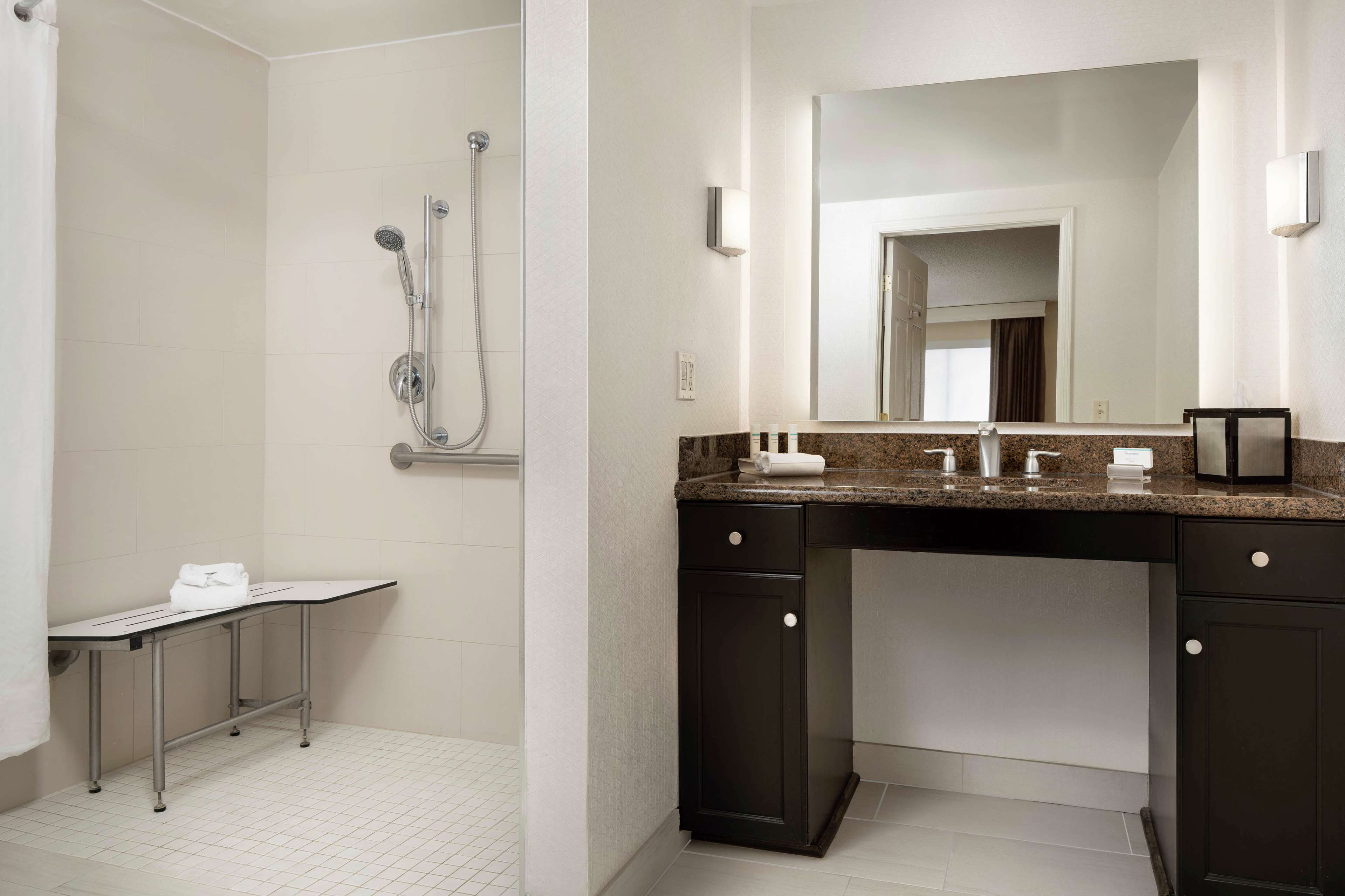 Guest room bath