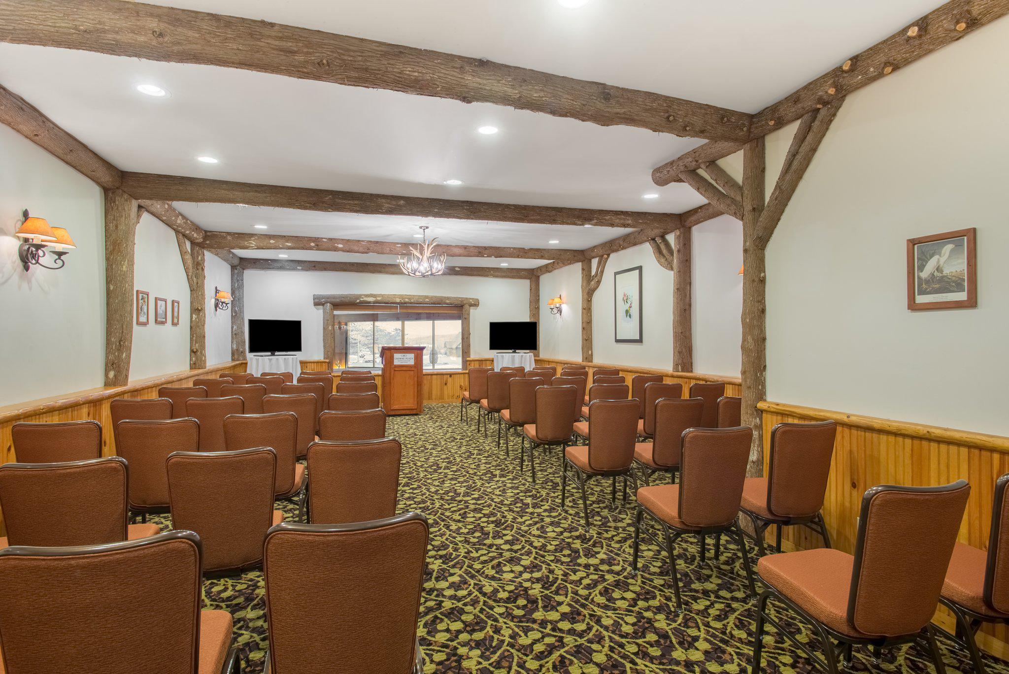 Crowne Plaza Lake Placid by IHG Image