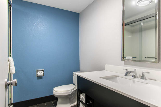 Images Clarion Inn & Suites