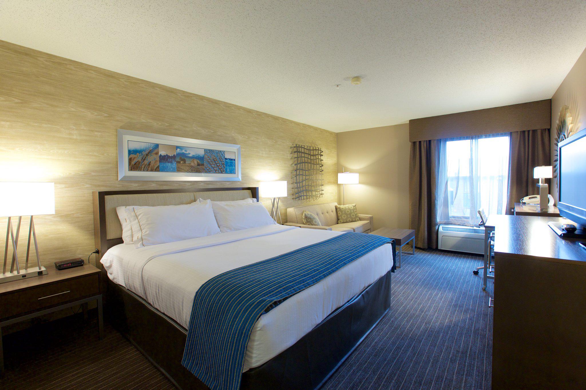 Holiday Inn Express Fargo-West Acres Photo