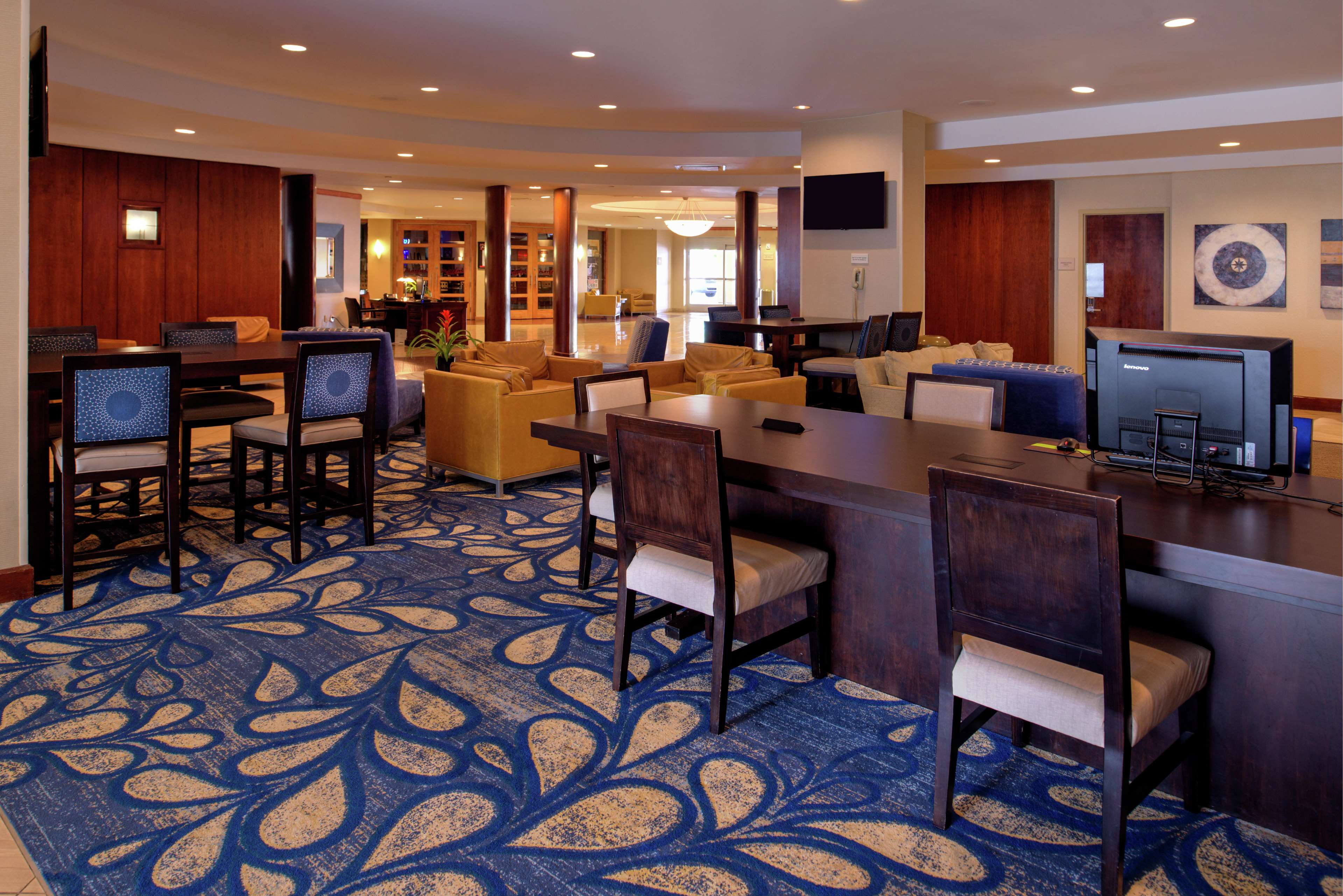 DoubleTree by Hilton Hotel Tampa Airport - Westshore Photo