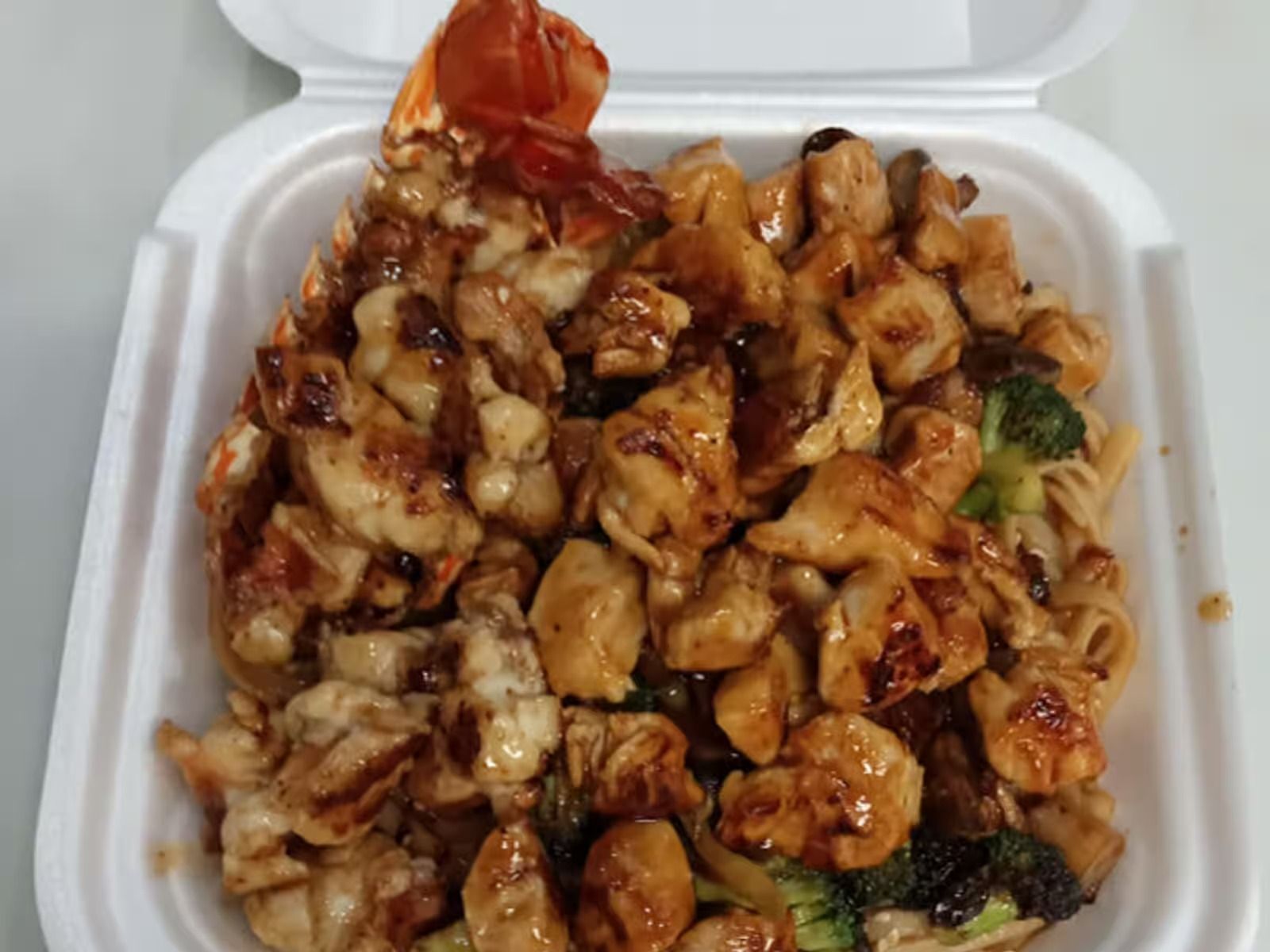 Noodle Chicken & Lobster