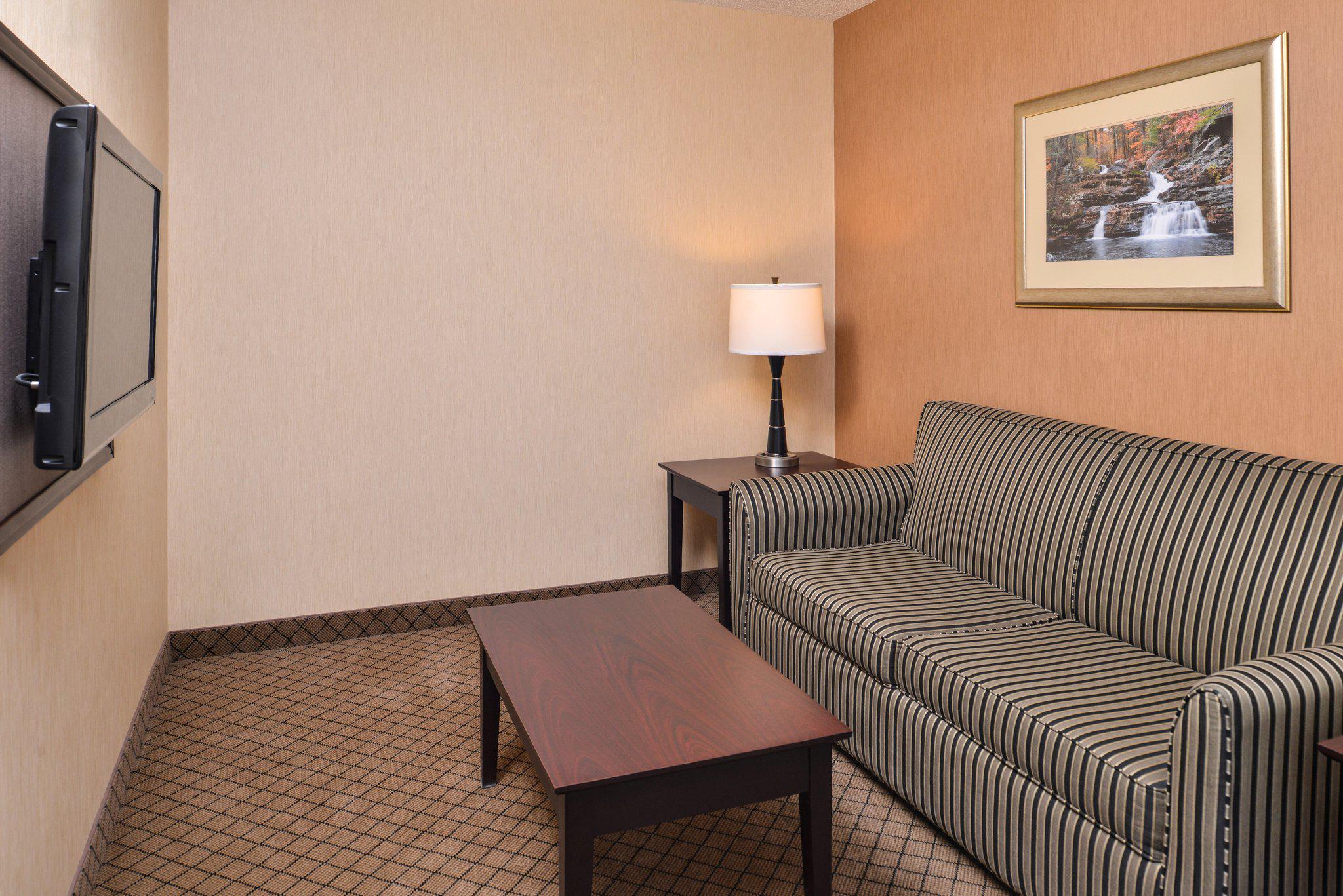 Holiday Inn Express Lewisburg/New Columbia Photo