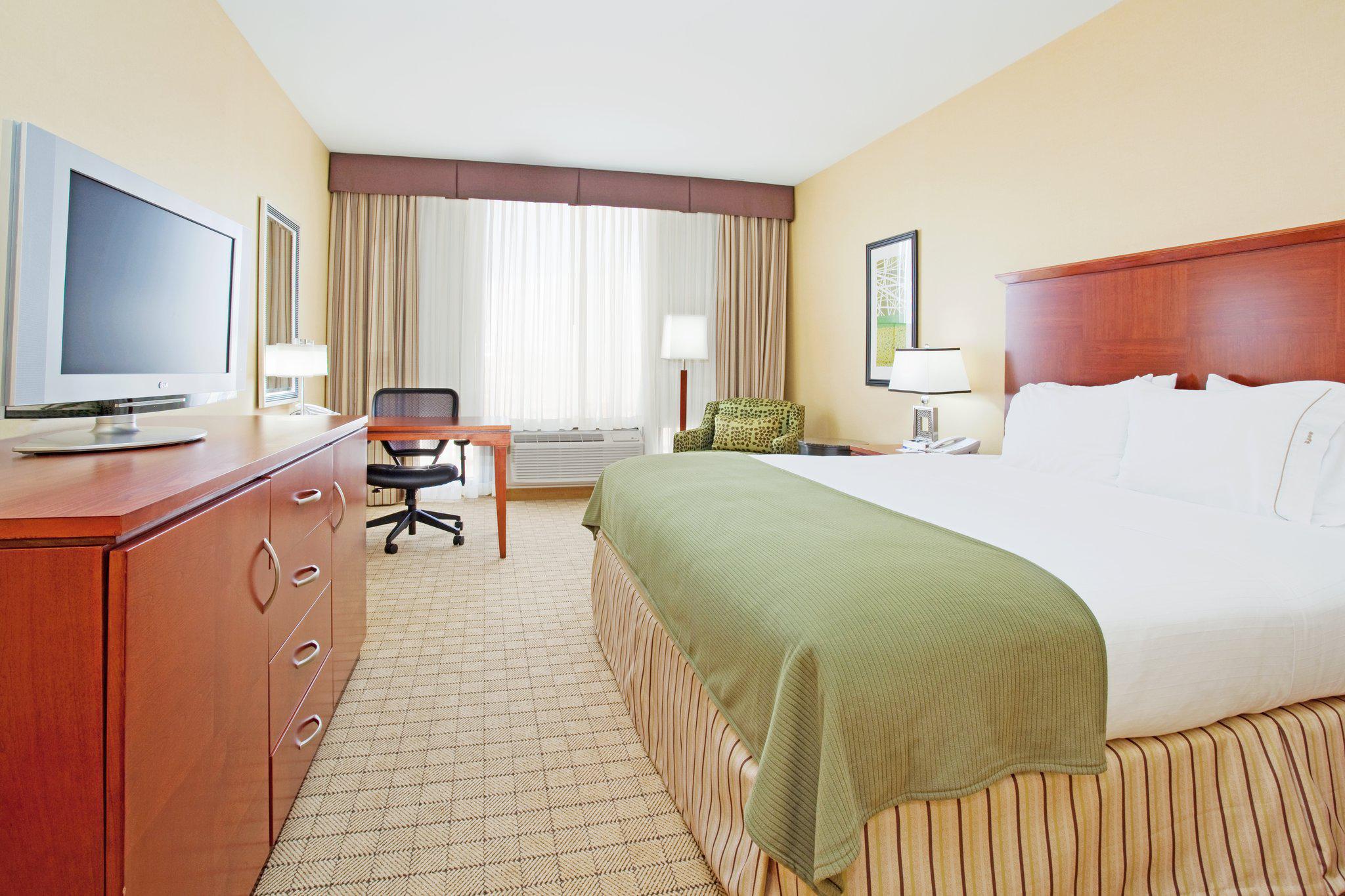 Holiday Inn Express & Suites Denver Airport Photo