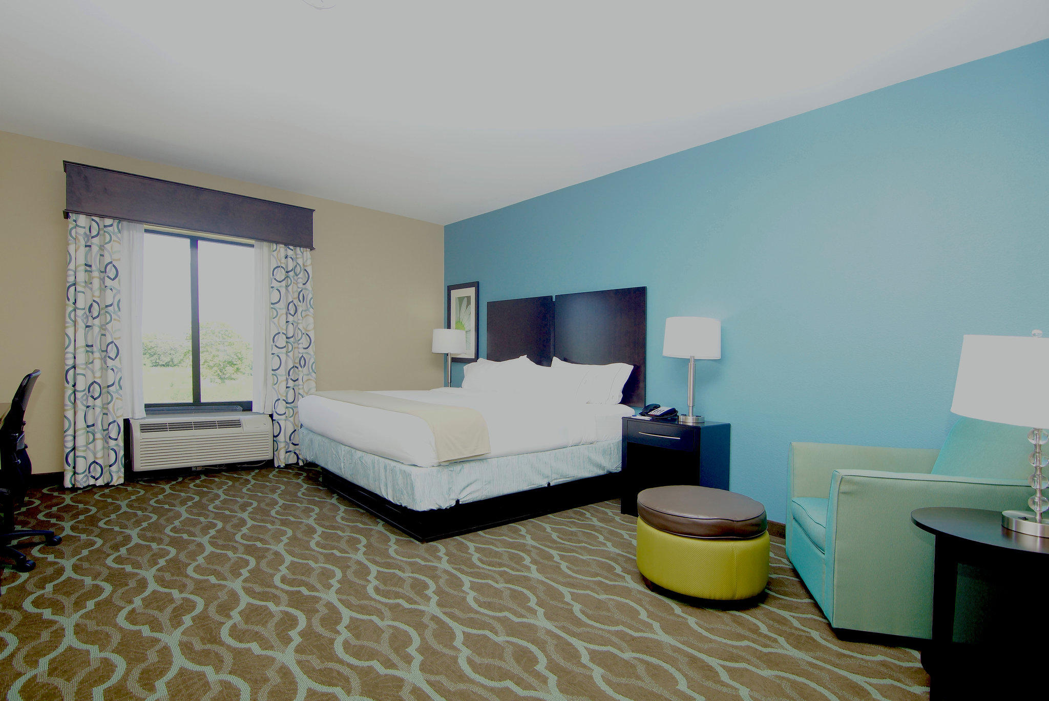 Holiday Inn Express & Suites Cuero Photo