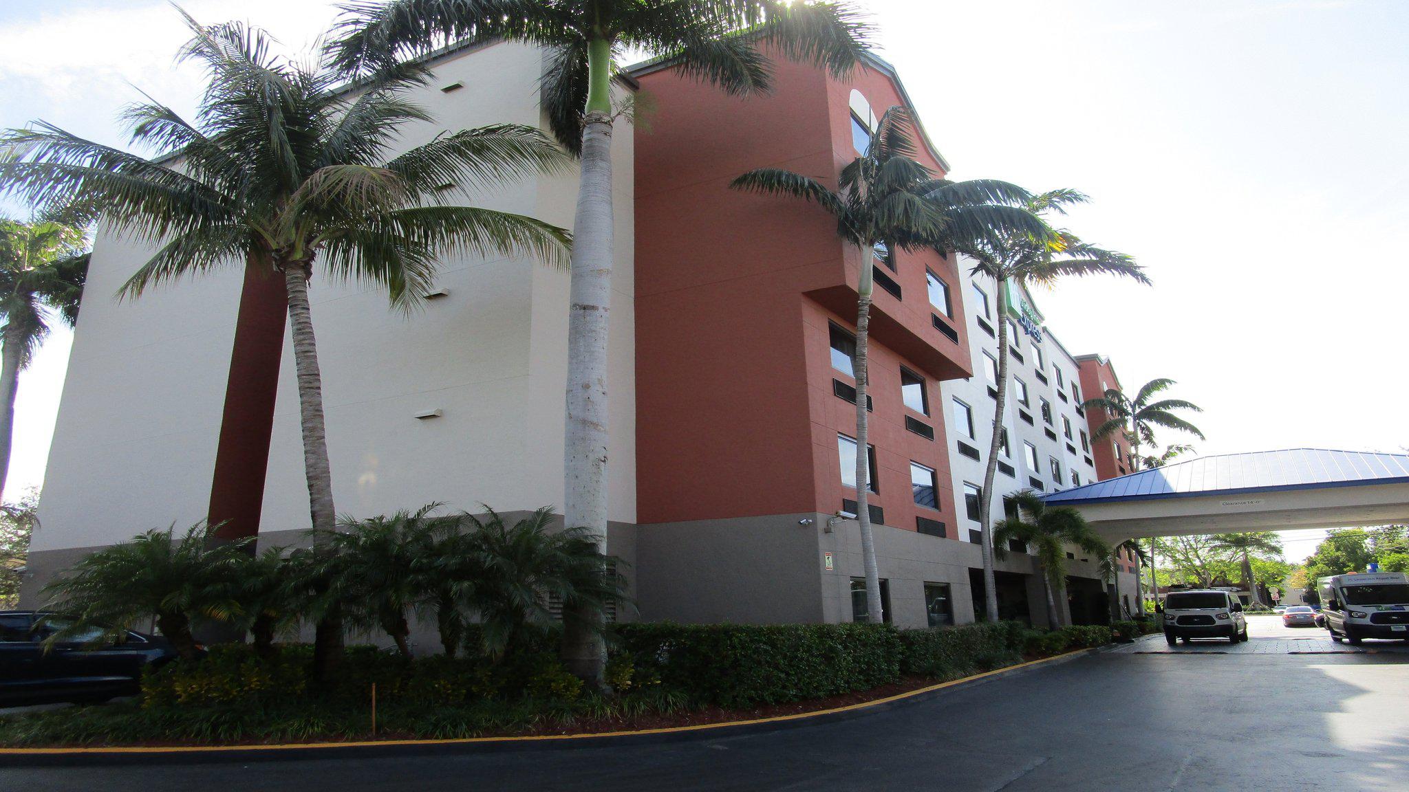 Holiday Inn Express & Suites Fort Lauderdale Airport West Photo