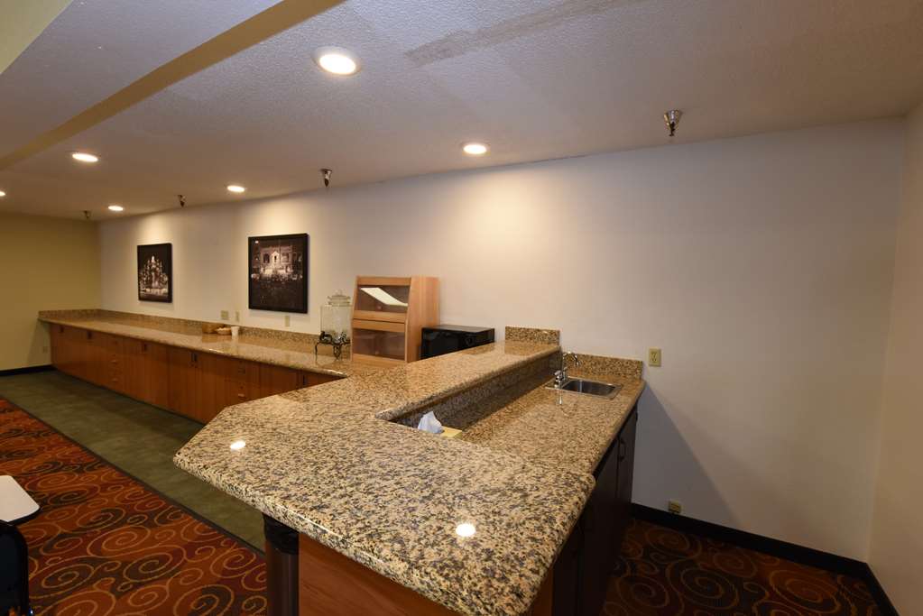 Best Western Plus Ahtanum Inn Image