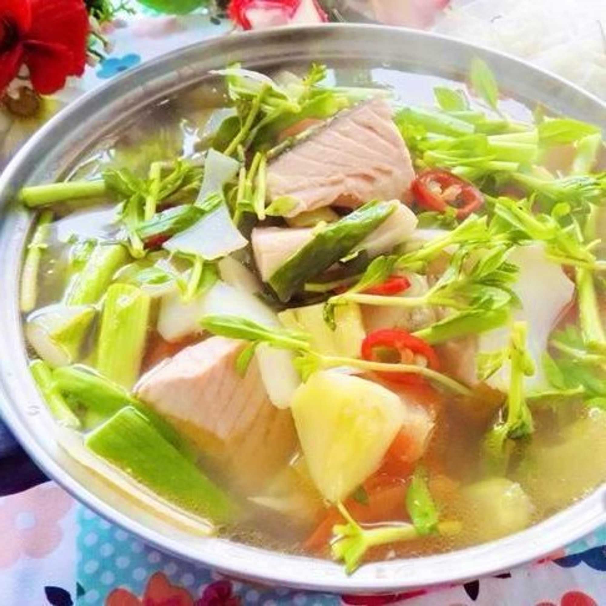 Canh Chua Ca Salmon - Sweet and Sour Salmon Soup (Family Size)