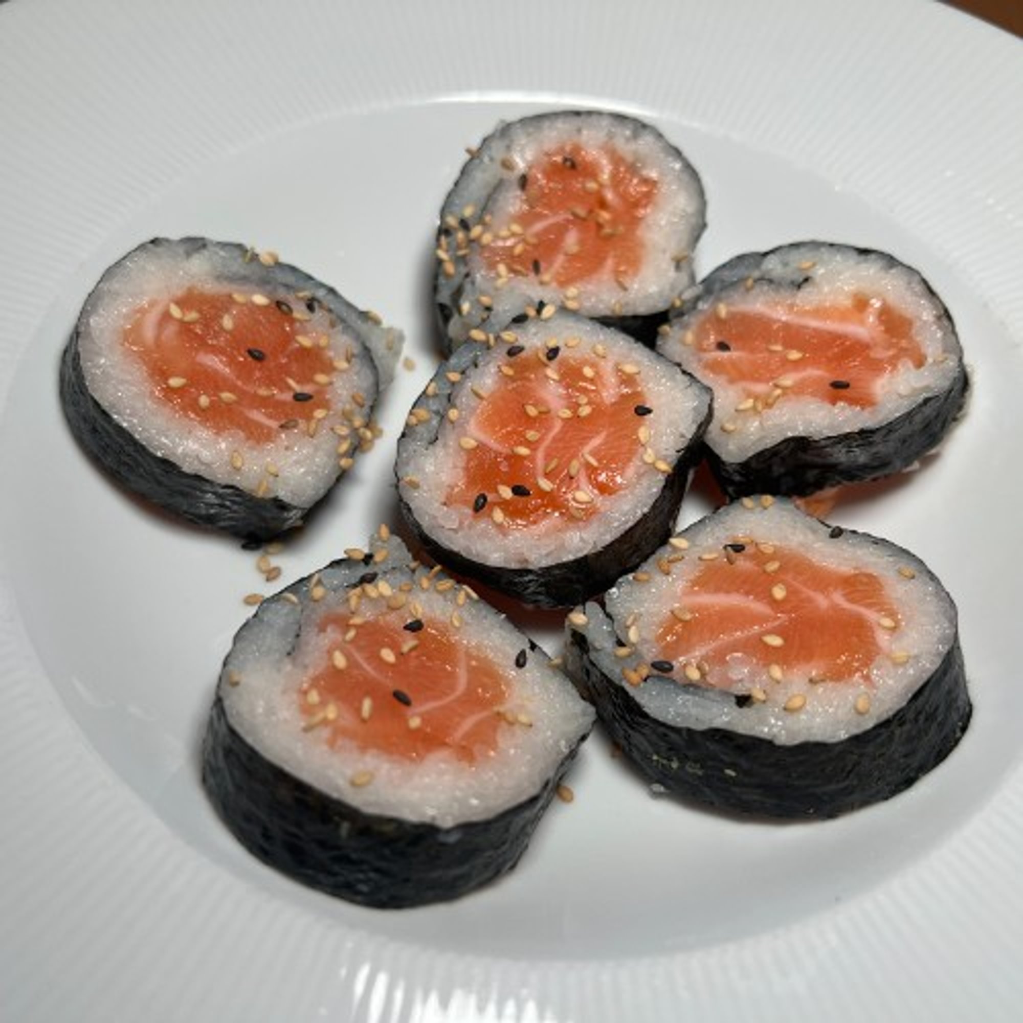 SALMON ROLL