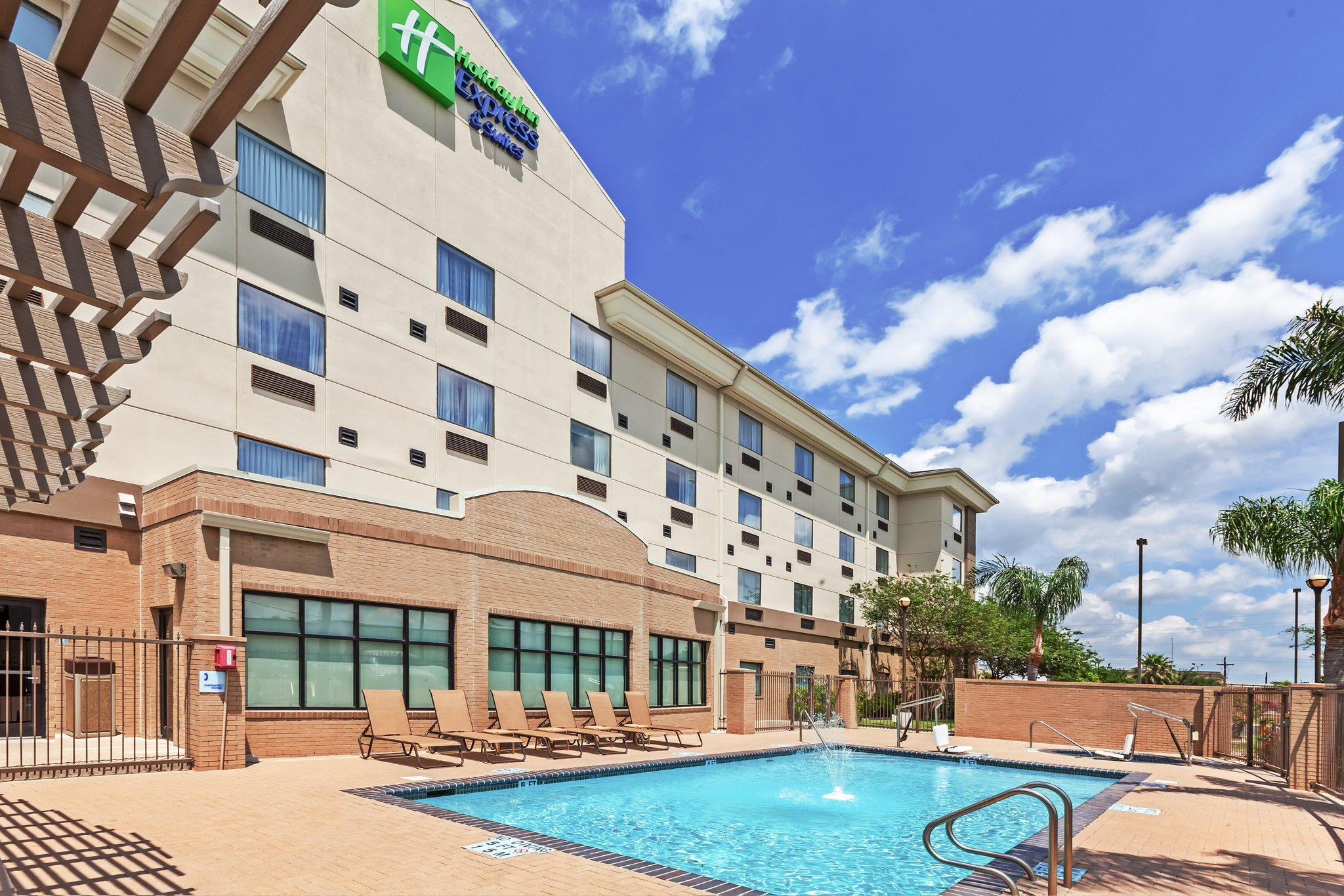 Holiday Inn Express & Suites Pharr Photo