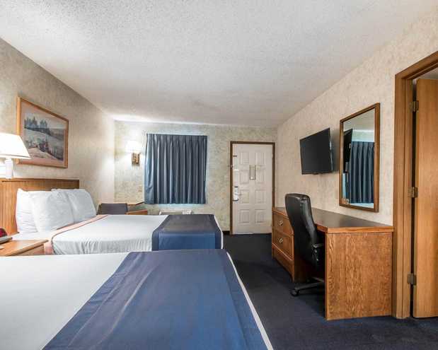 Images Econo Lodge Inn & Suites Lake Of The Ozarks