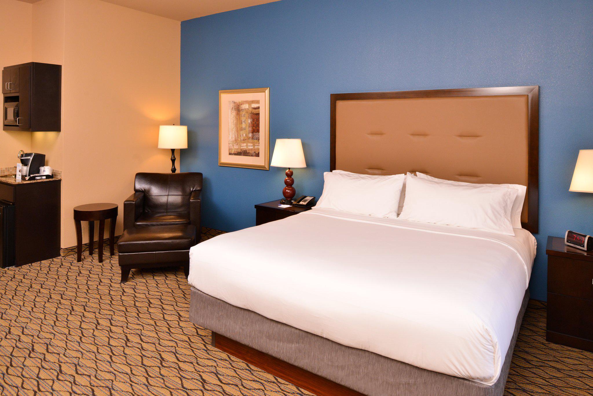 Holiday Inn Express & Suites Wichita Falls Photo