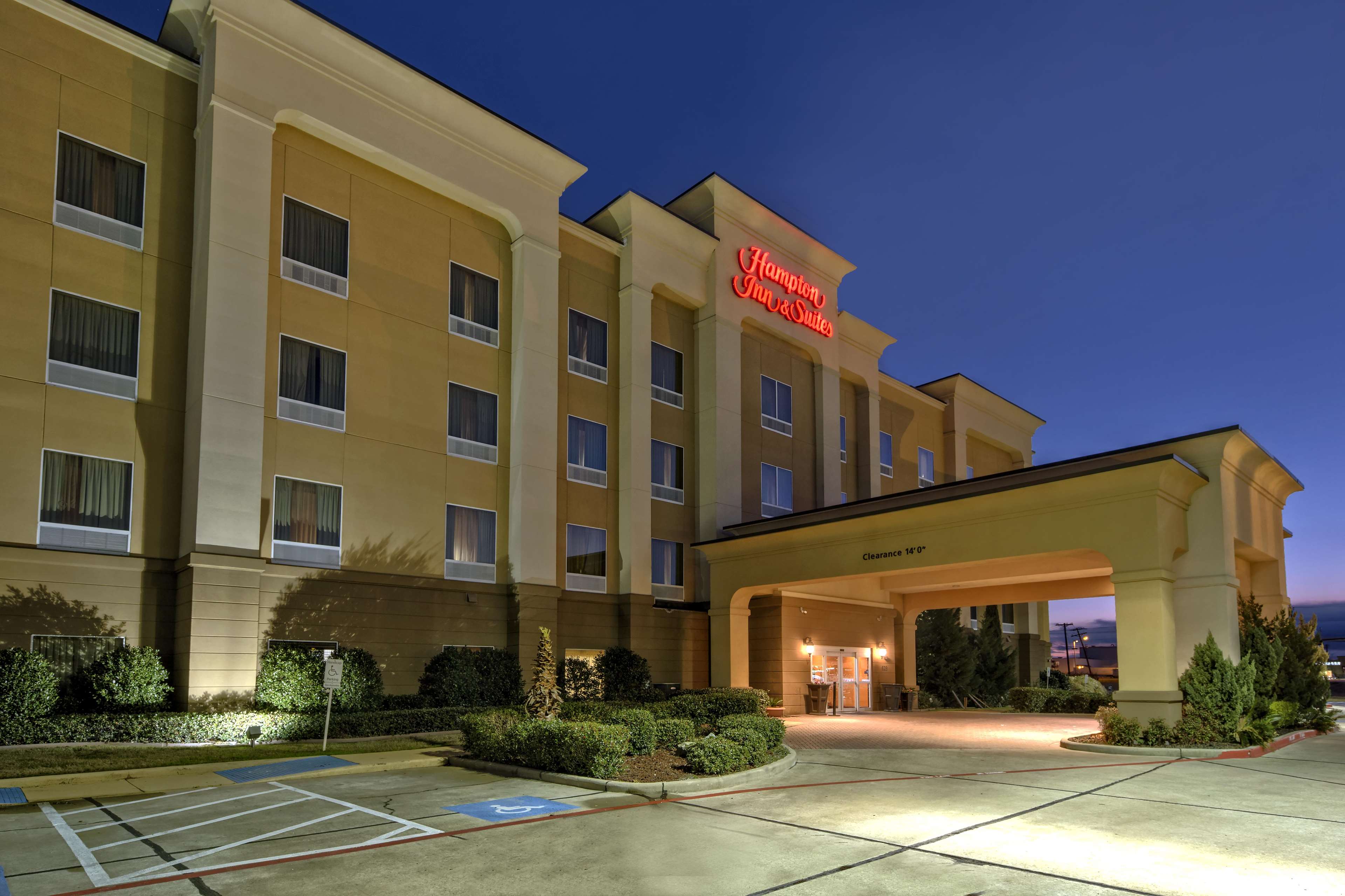 Hampton Inn & Suites Corsicana Photo