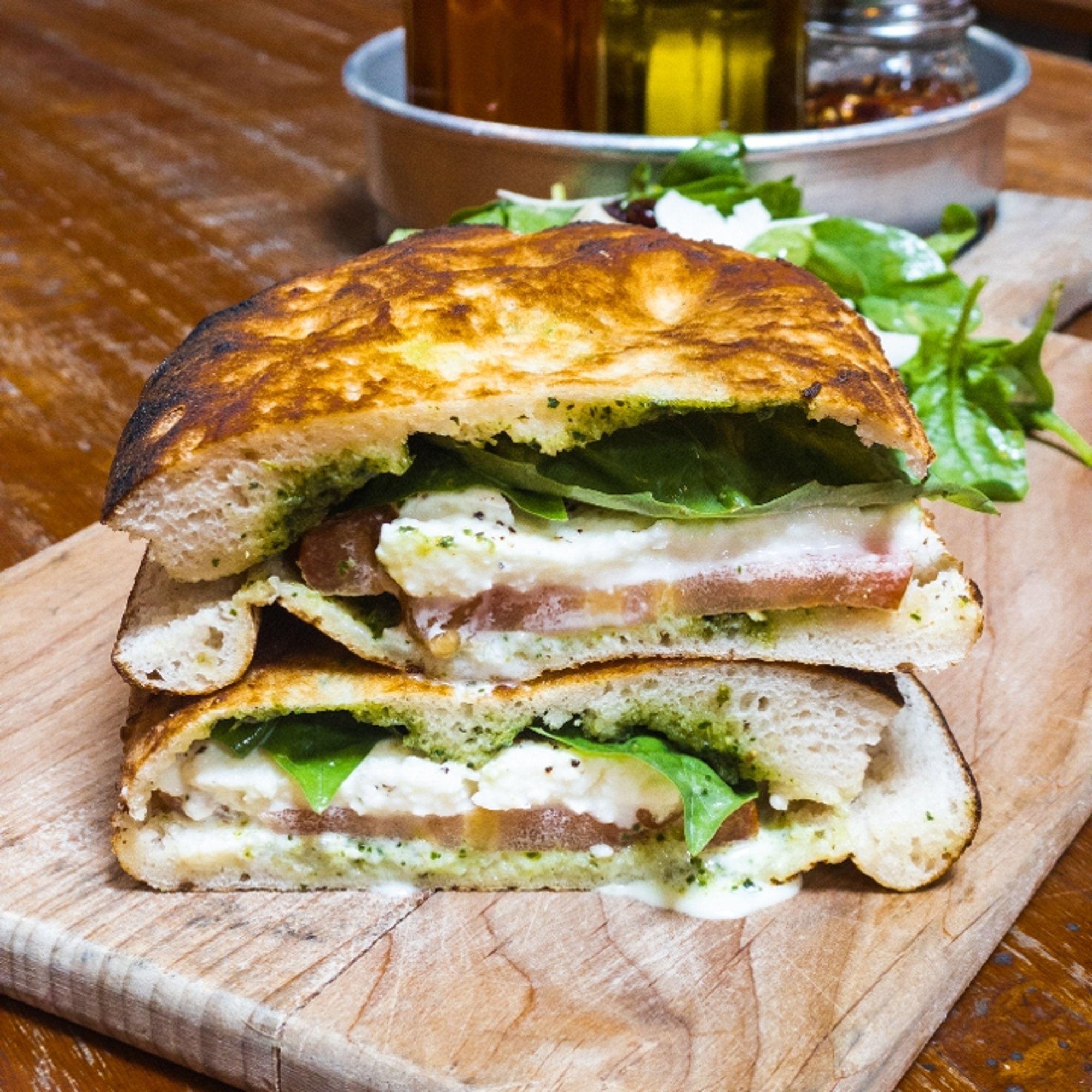 Pesto Caprese Panuozzo