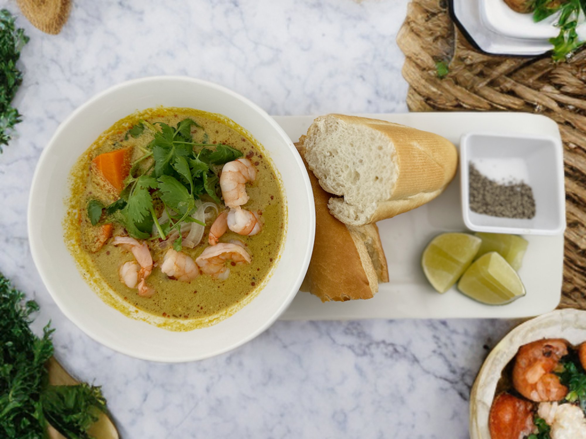 Curry Shrimp with Bread