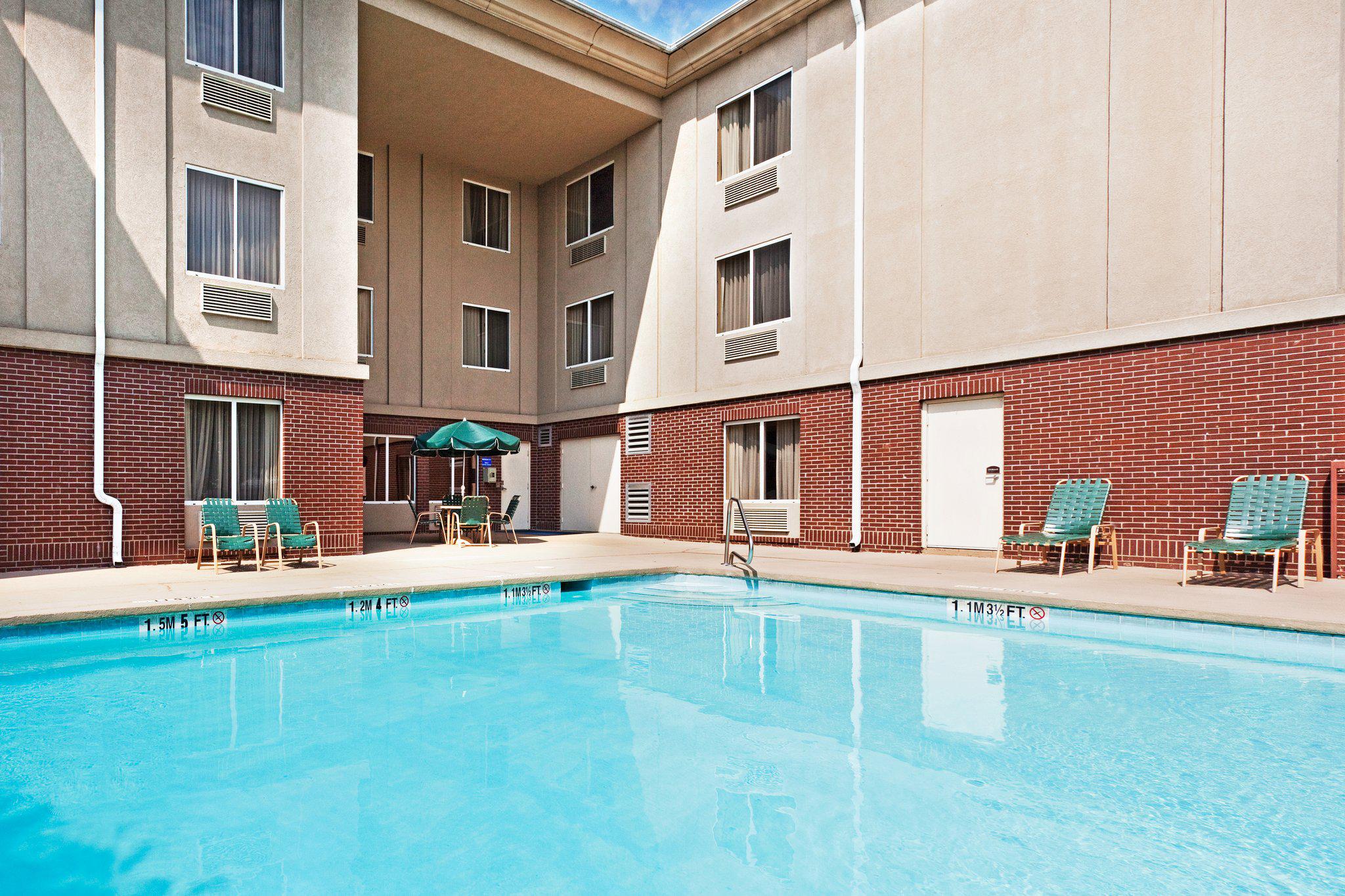 Holiday Inn Express & Suites Brevard Photo