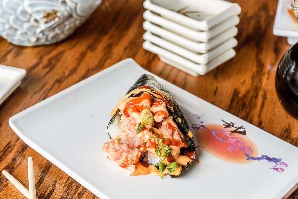 Spicy Tuna Handroll •