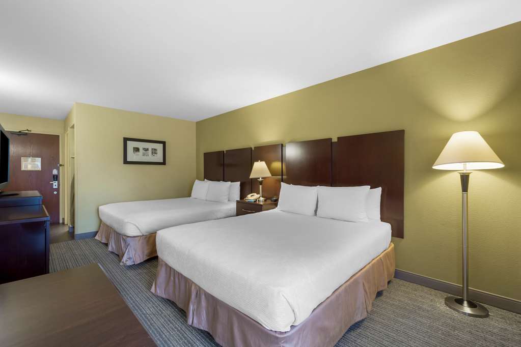 Best Western Plus Plaza by the Green Image