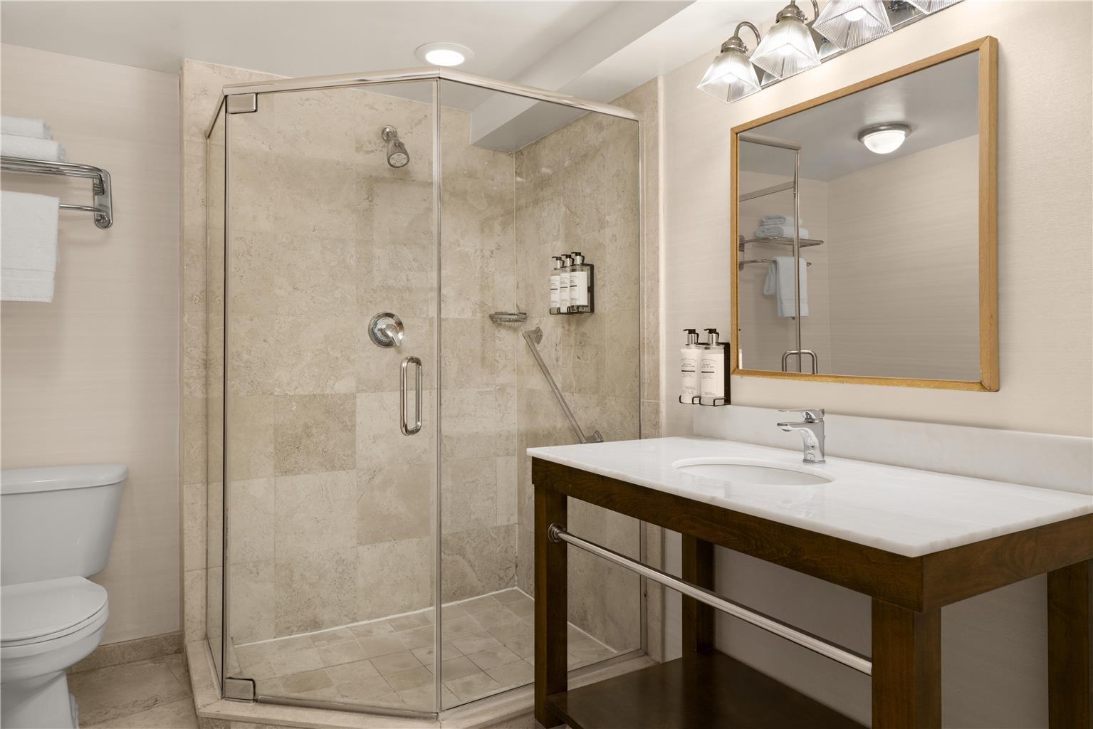 Best Western Premier Plainview-Long Island Hotel Image