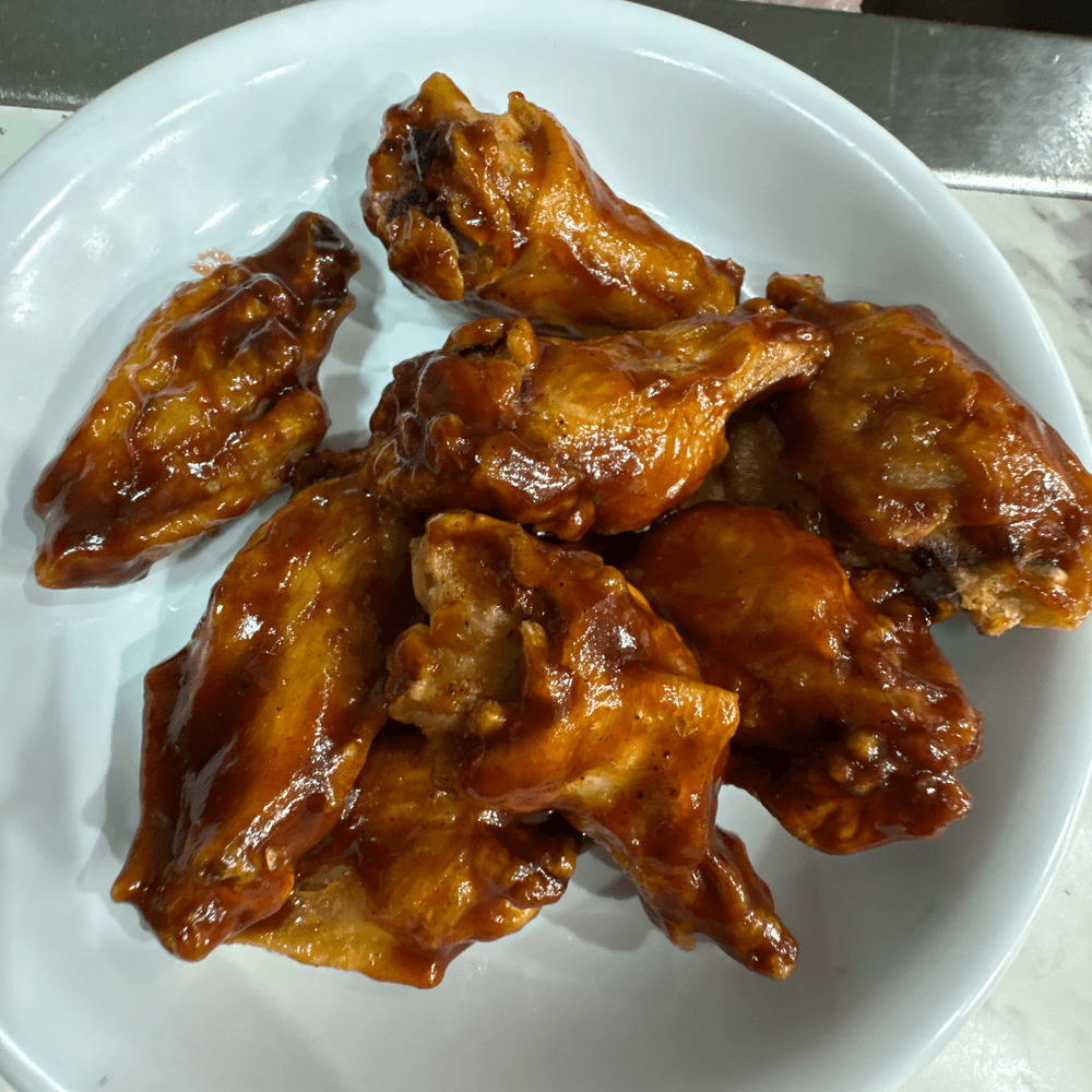 8 Wings - Comment Flavor - BBQ, Bufalo, Garlic Parm, Honey BBQ, Hot, Mild, Old Bay, Sweet Red Chi...
