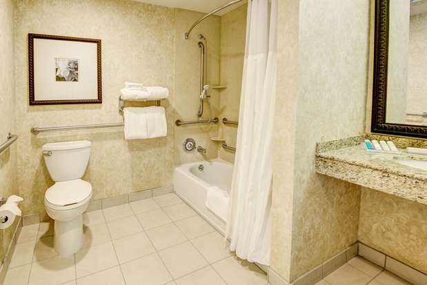 Images Hilton Garden Inn Lakewood