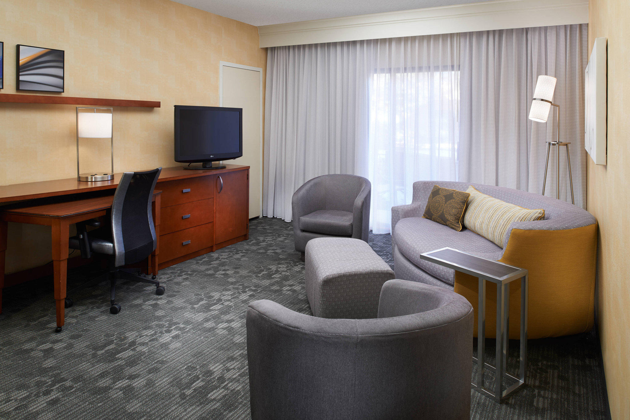 Courtyard by Marriott Detroit Livonia Photo